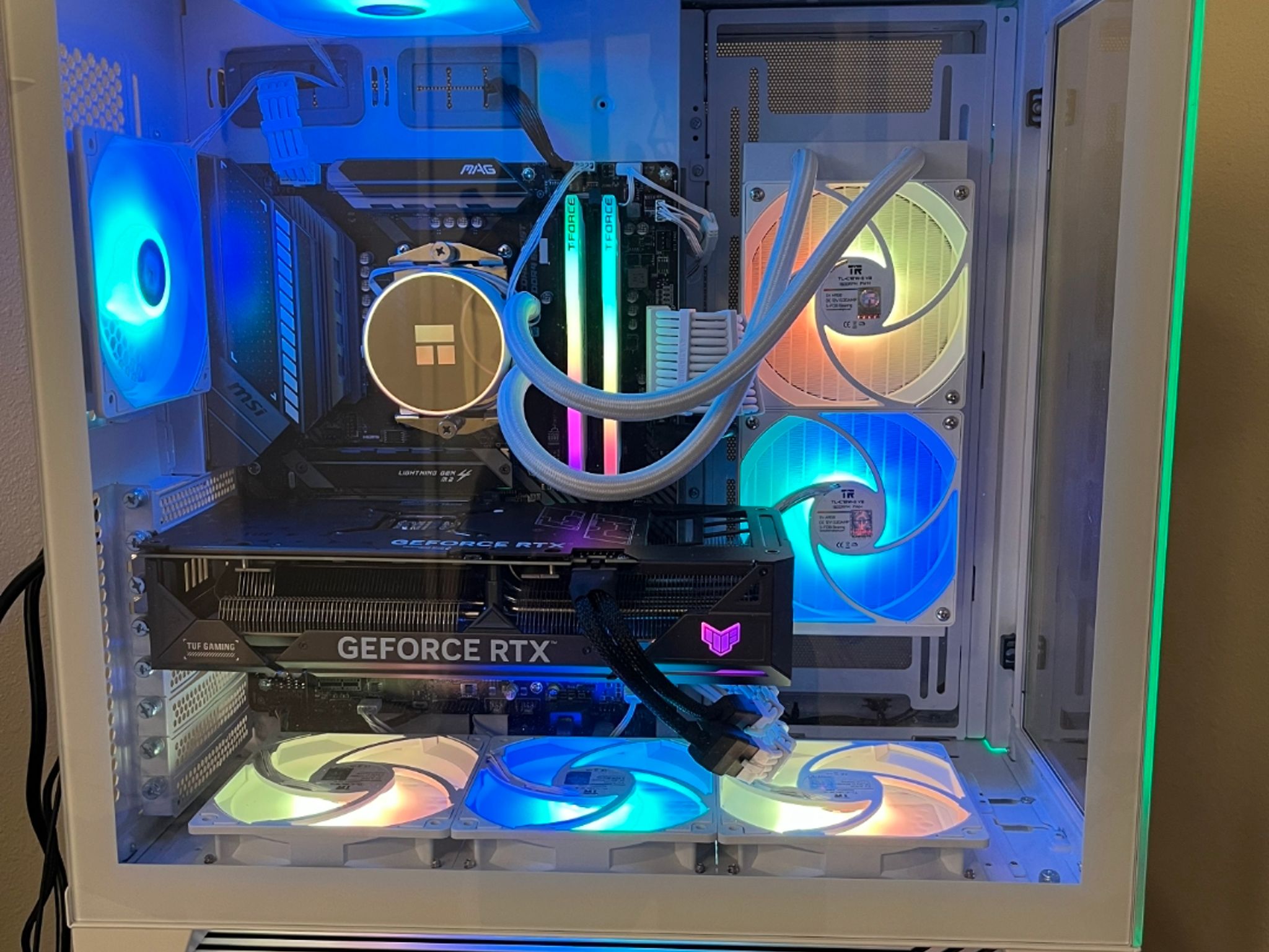 White Gaming PC – RTX 4070 SUPER / Ryzen 5 5600 / 32GB