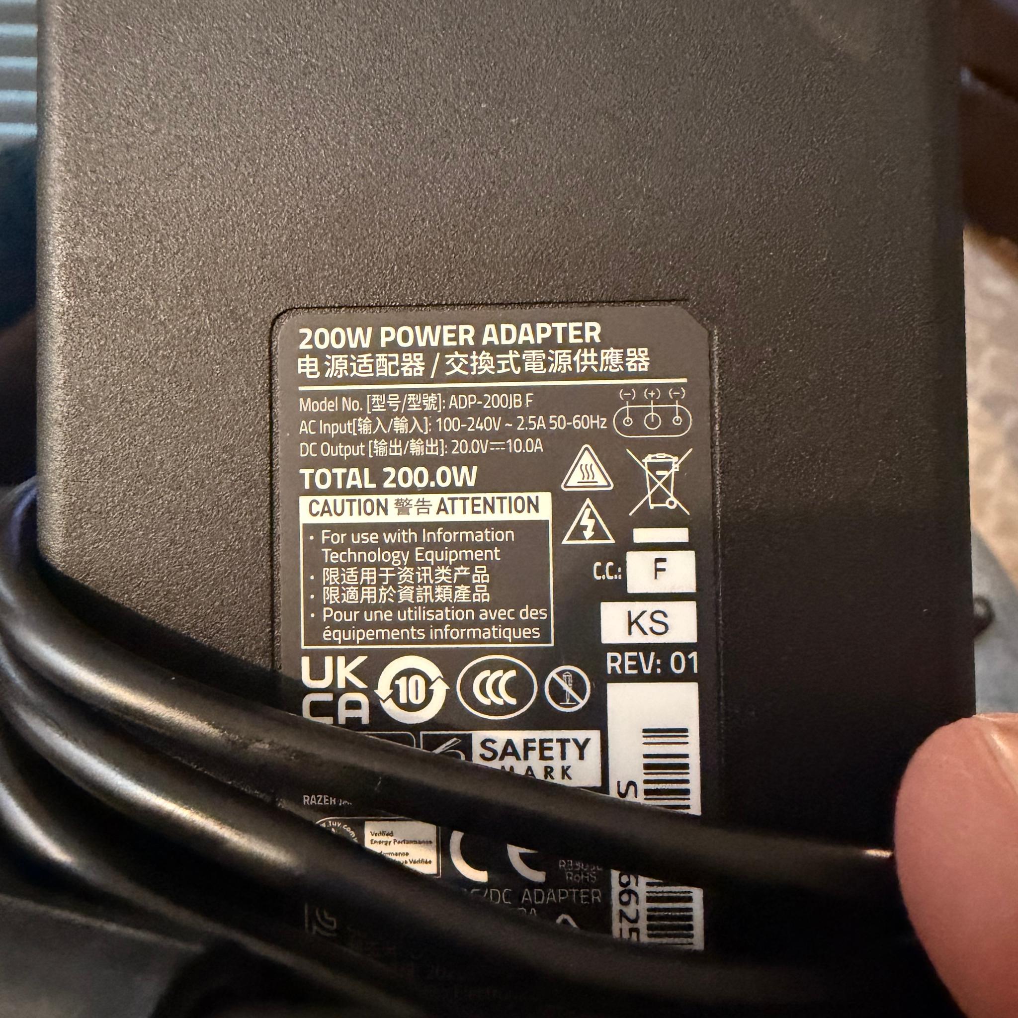 Razer Blade 14 2025 Silver - Ryzen AI 9 365 RTX 5070 8gb