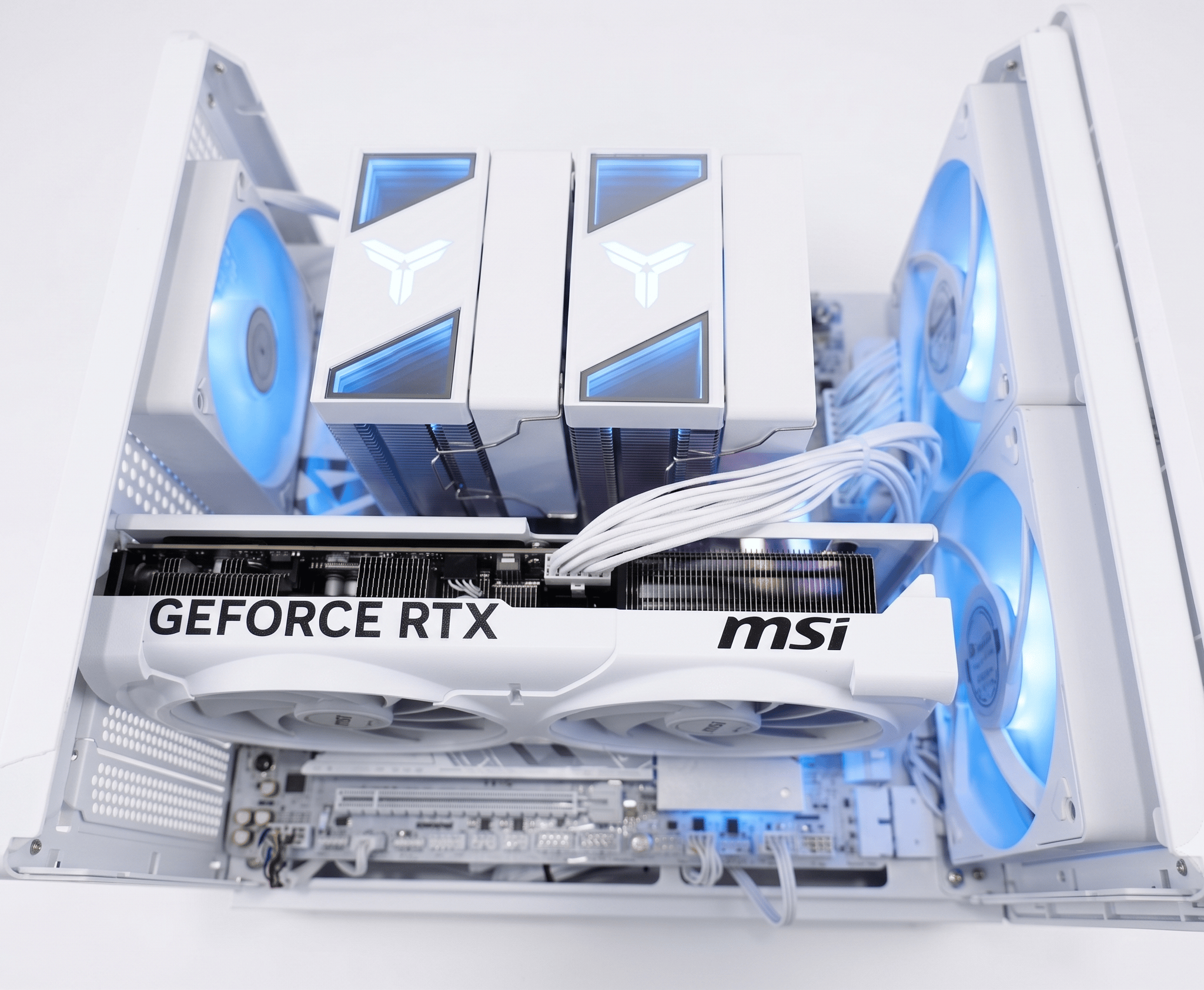 Clean Wood Jonsbo V12 1440P Build - 7800X3D | 5070 12GB | 1TB NVME