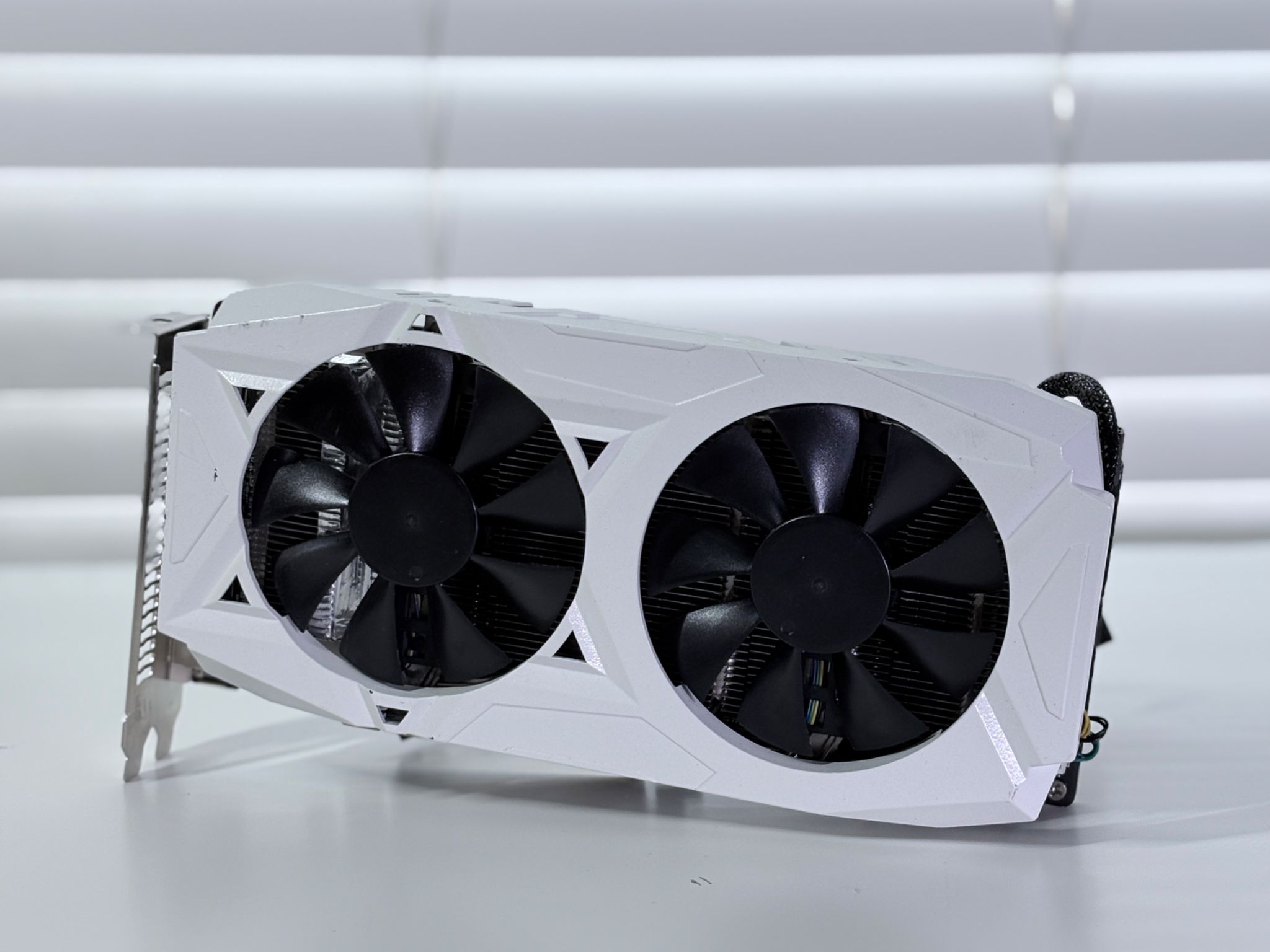 PRICE DROP! White Out PowerColor Rx 590 8gb Red Dragon Modded