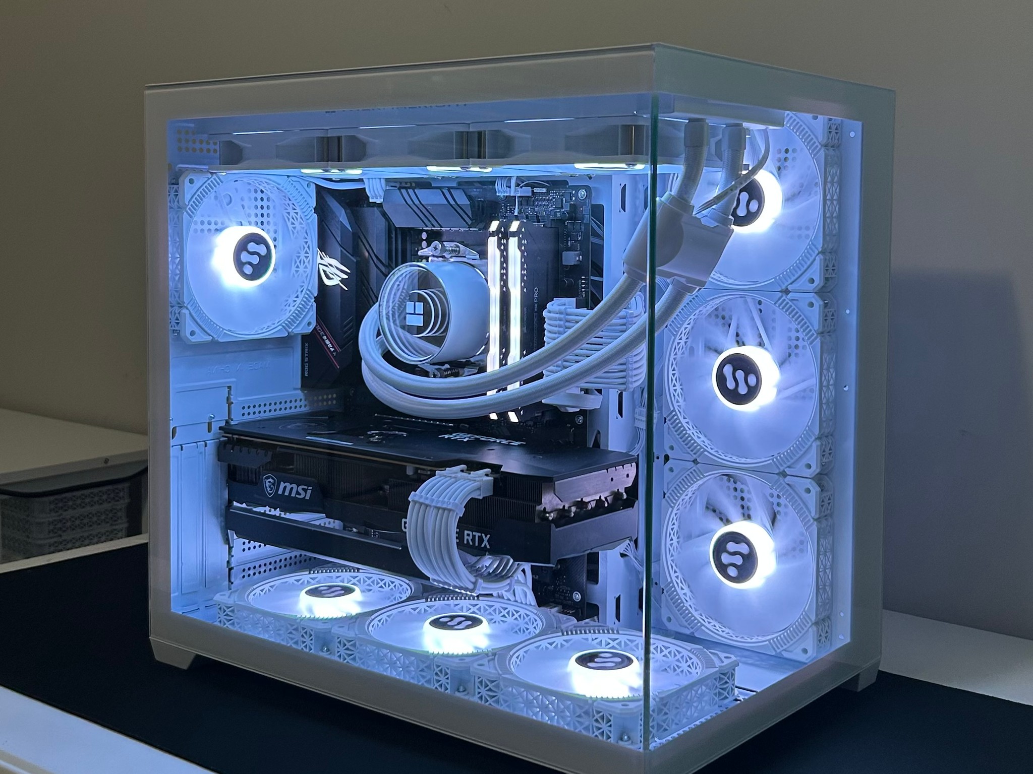 1440p Ultra Desktop – Clean White RGB Build, Ready to Play