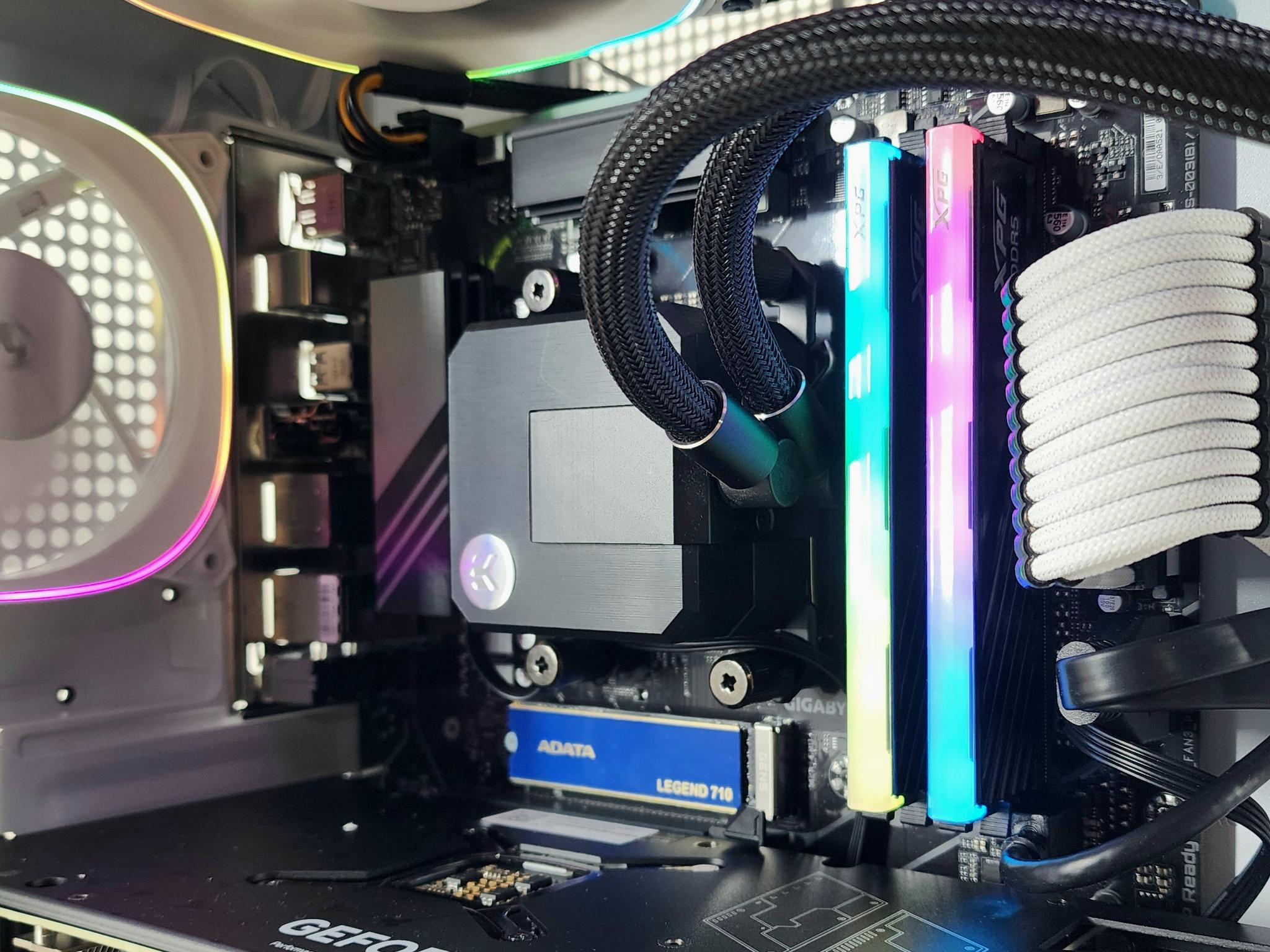 Gaming PC Ryzen 7 7800X3D 32GB RAM 1TB SSD RTX 4070 Ti 12GB Win11 PC