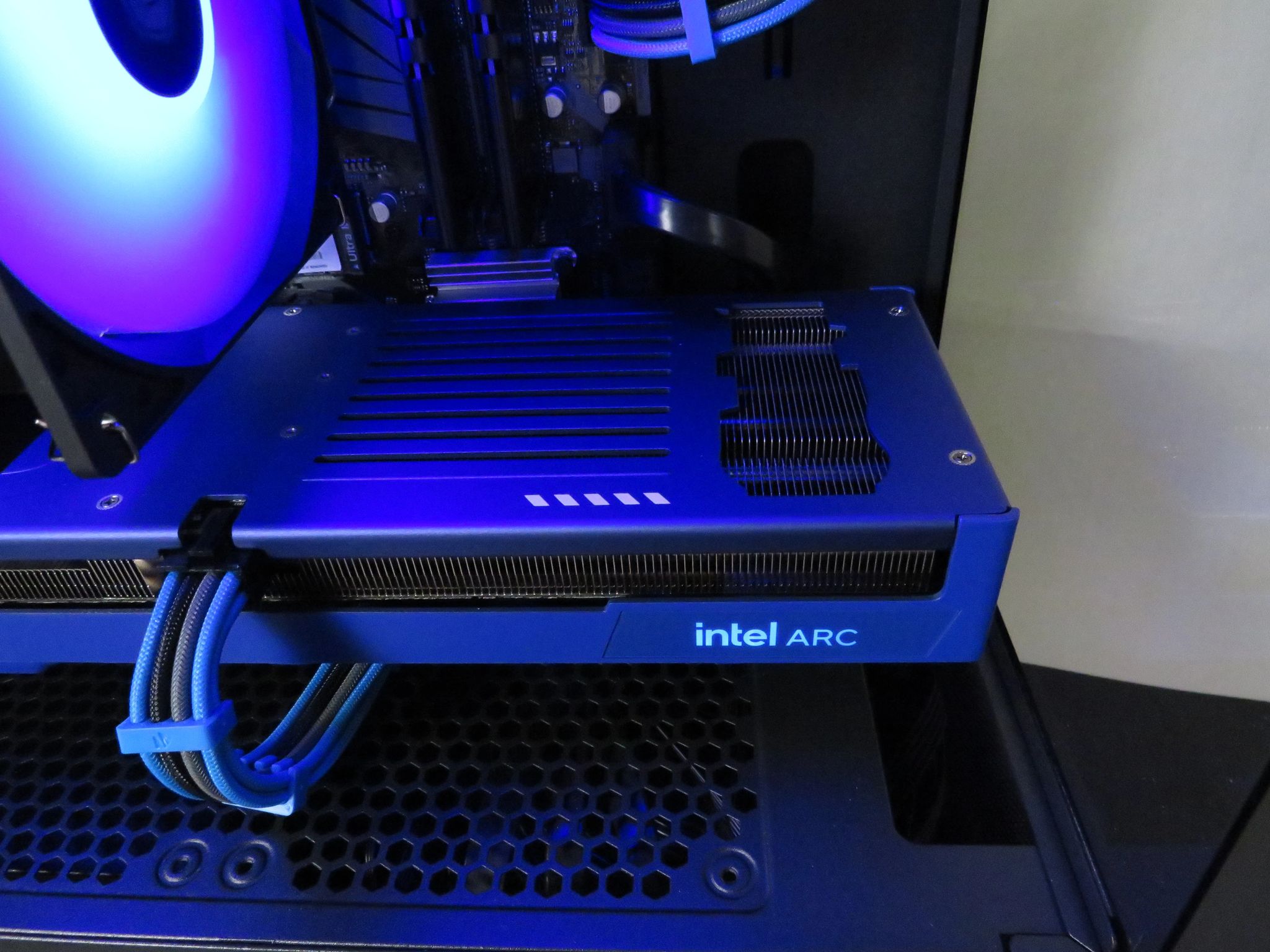 Ultimate Battlemage Gaming all new parts: Ryzen 5 5600 + Intel Arc B580 + 16 GB DDR4 + 1 TB NVME SSD
