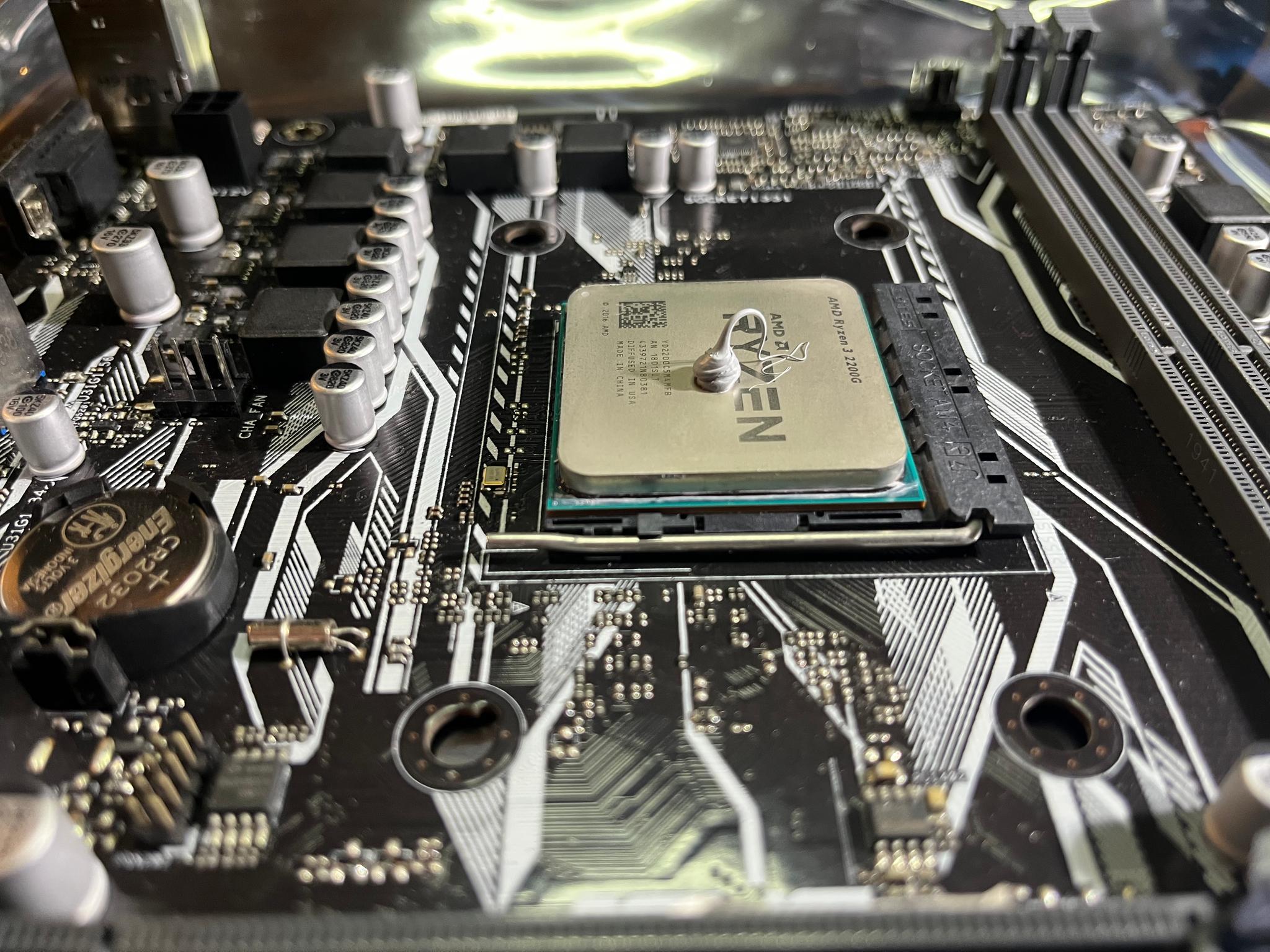Asus prime A320m-f with a Ryzen 3 2200G and Ram