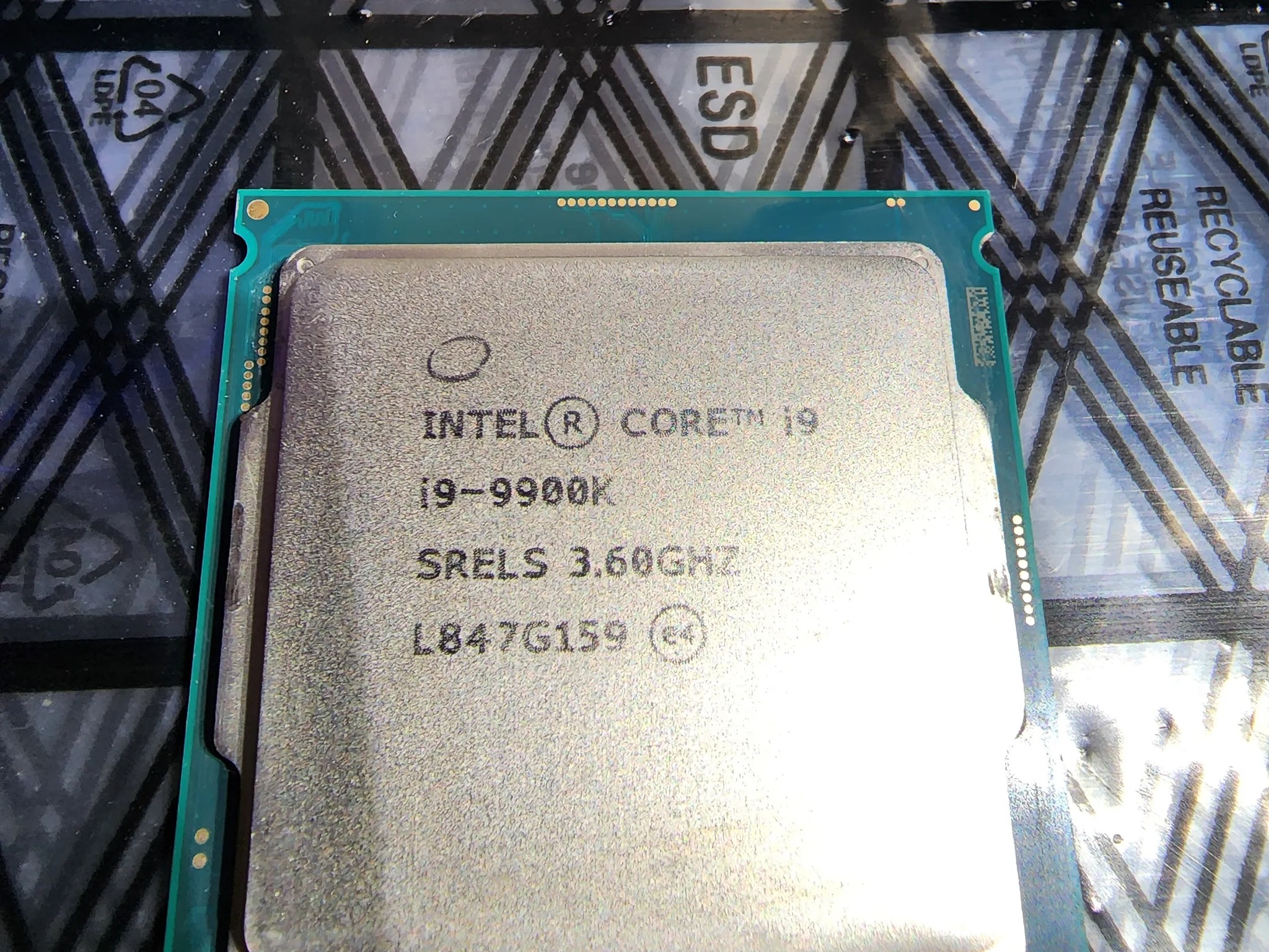 Intel i9 9900k 9th Gen CPU 3.6 GHz (5.0 GHz Turbo)