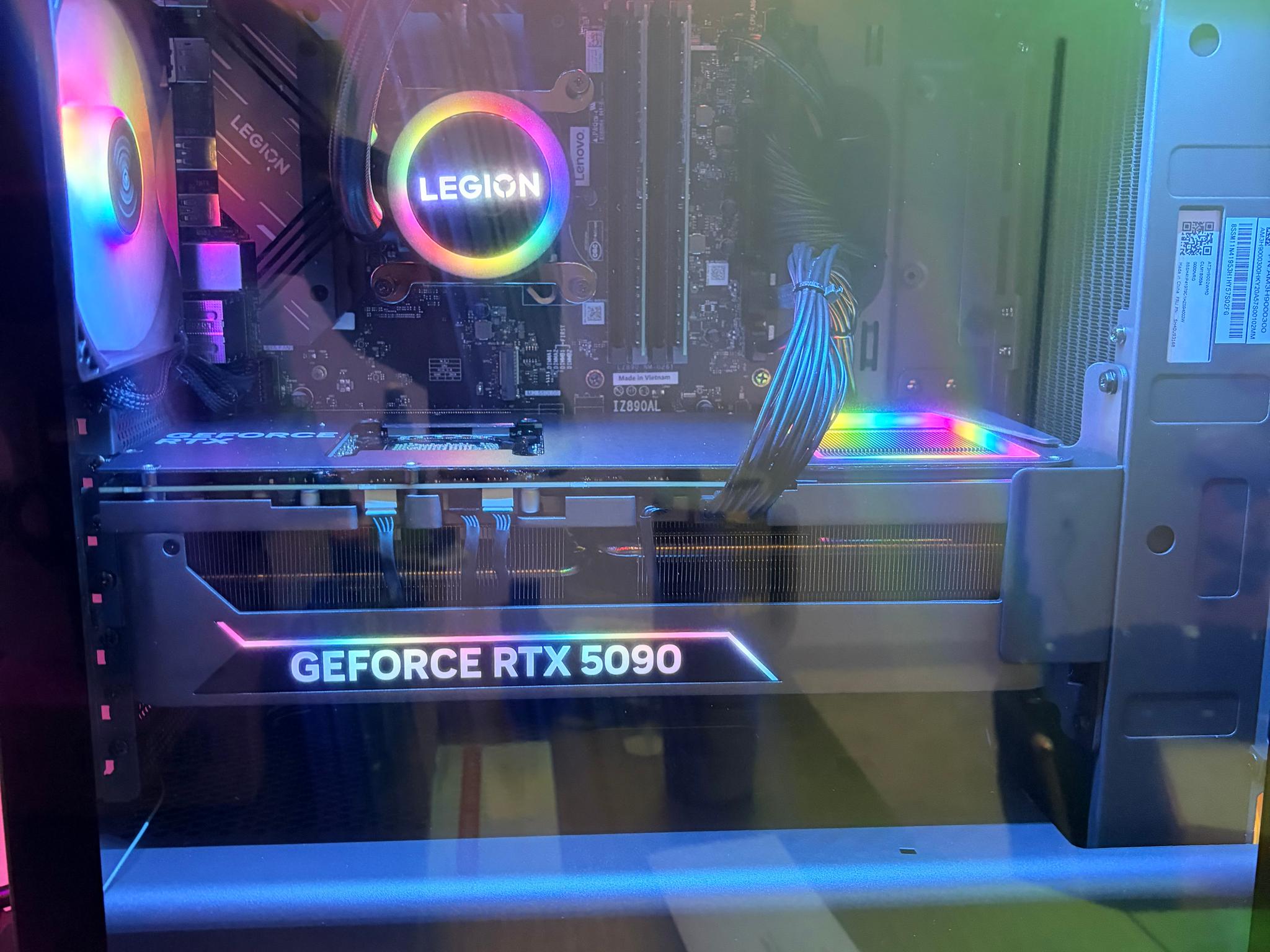 Lenovo Legion 7i Gen 10 RTX 5090 Gaming PC