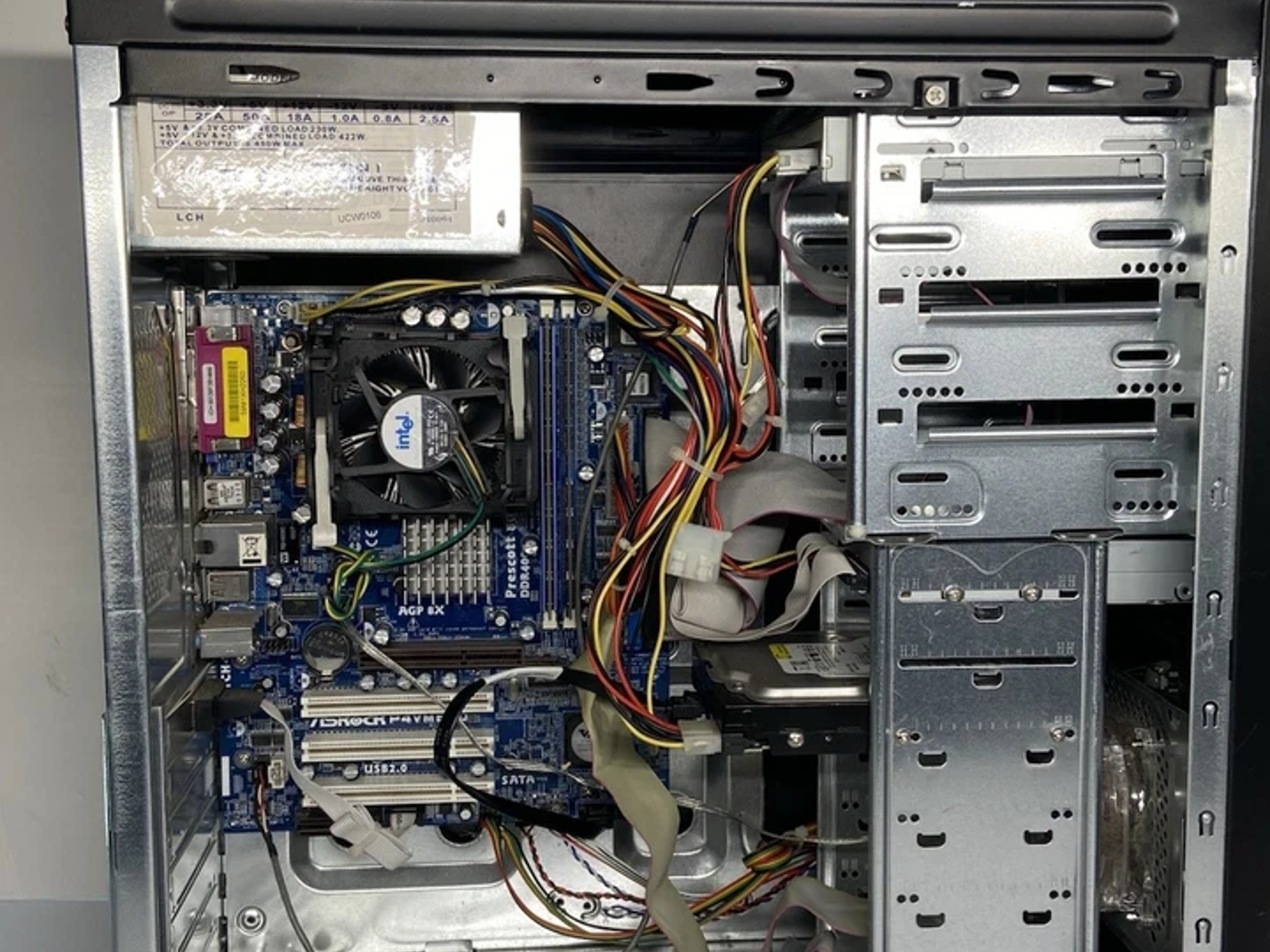 ASRock P4VM800 Retro Gaming Desktop Intel Celeron 2.80GHz 1.5GB RAM 80 GB No OS