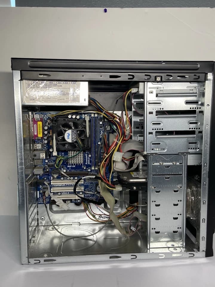 ASRock P4VM800 Retro Gaming Desktop Intel Celeron 2.80GHz 1.5GB RAM 80 GB No OS