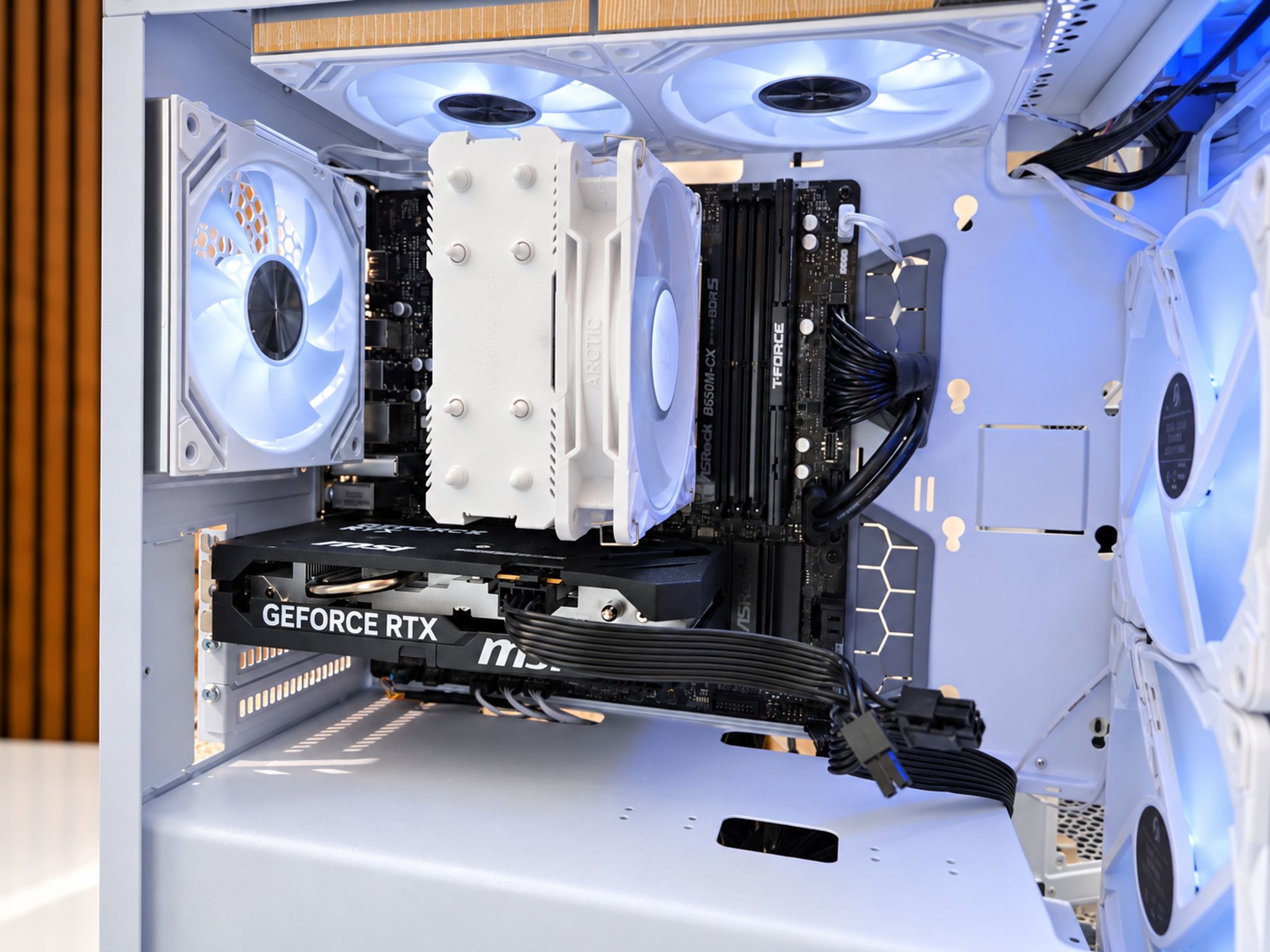 Whiteout v2 Gaming PC | RTX 5050 8GB💻| DDR5| 16GB RAM | WiFi/BT | Windows 11 | 1TB