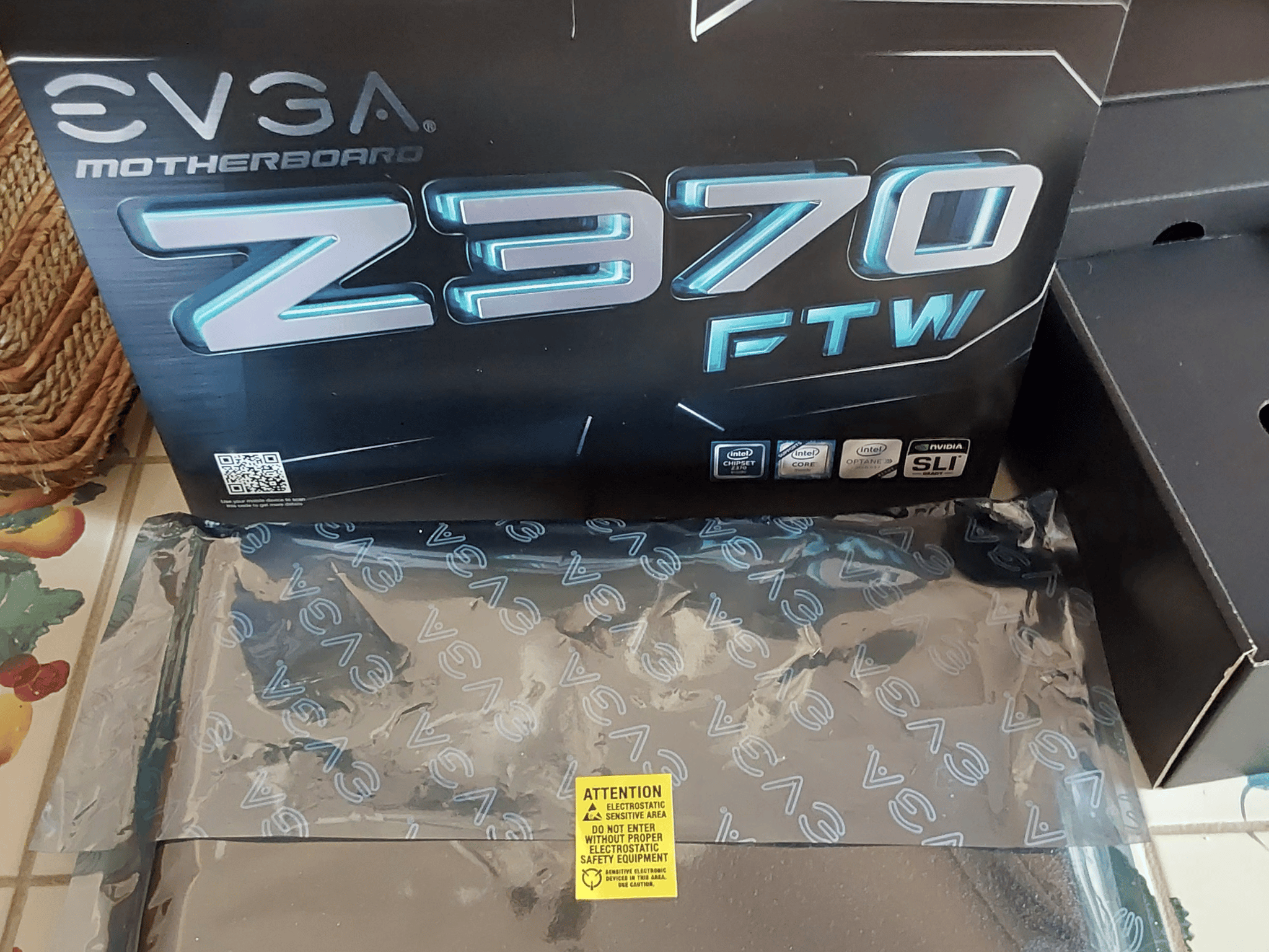 EVGA FTW Z370 LGA1151 (Intel 8th & 9th Gen) ATX Motherboard (Model 134-KS-E377-KR)