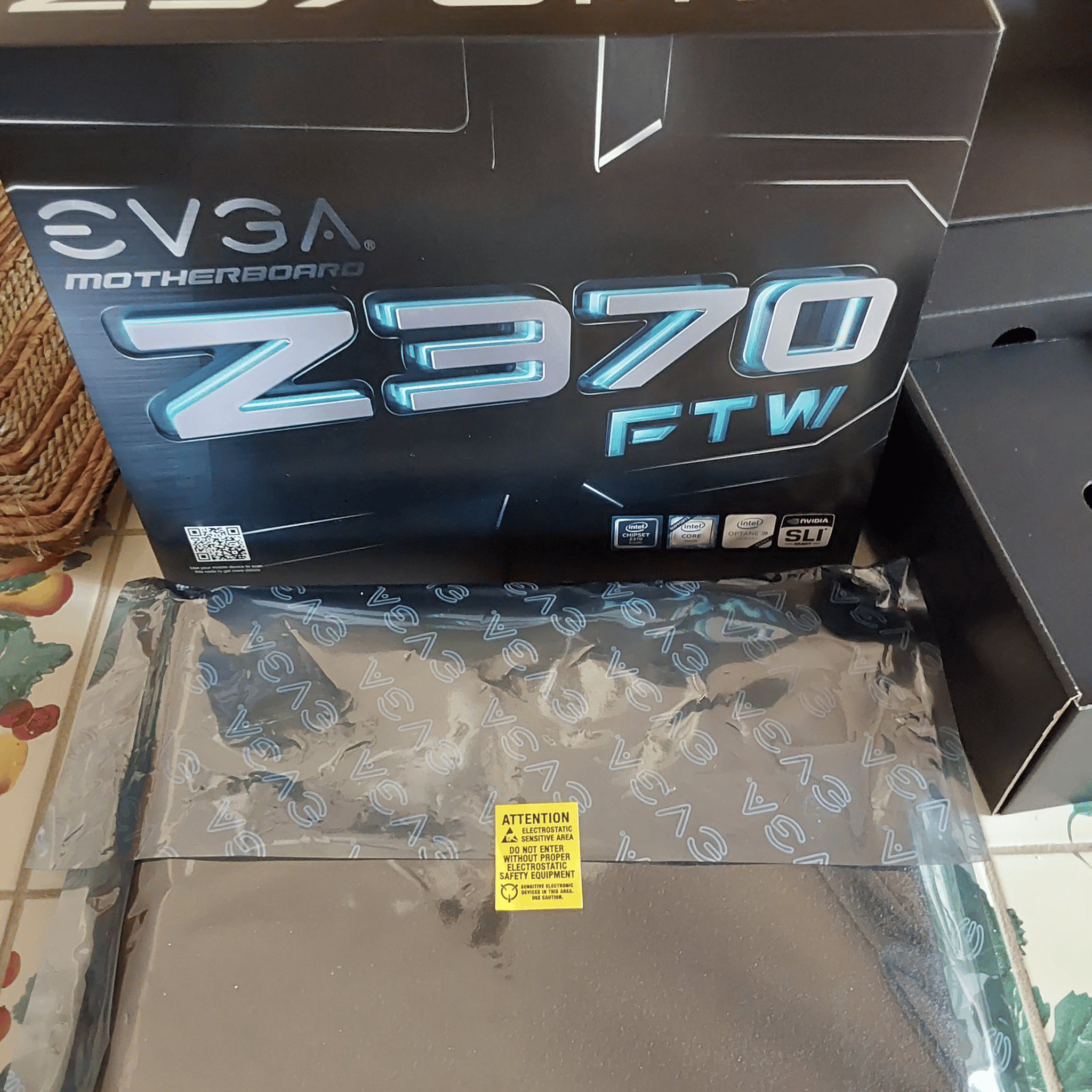 EVGA FTW Z370 LGA1151 (Intel 8th & 9th Gen) ATX Motherboard (Model 134-KS-E377-KR)