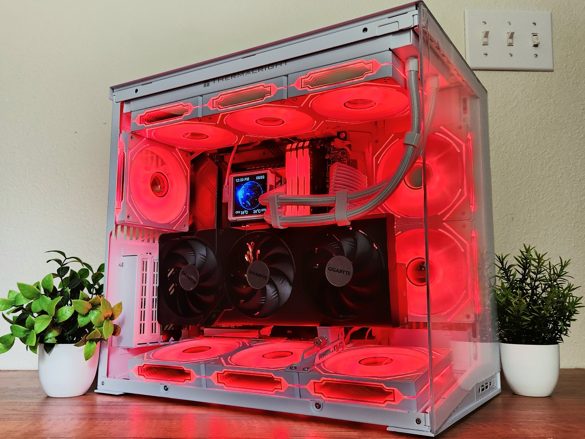 I9 13900K | RTX 4070 Ti SUPER | 32GB RAM | 4TB NVMe / SSD | WiFI + BT | WINDOWS 11 PRO