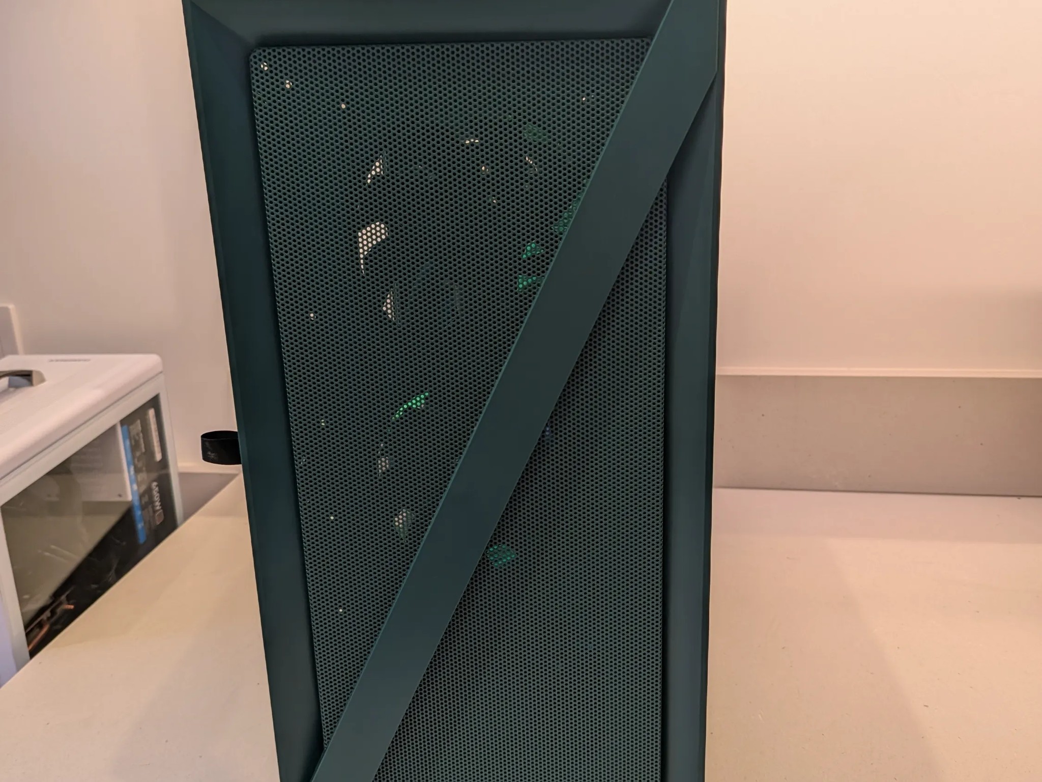 The Lean Green Gaming PC - Radeon RX 9070, Intel Core i5 12th Gen, 32 GB RAM, 4 TB