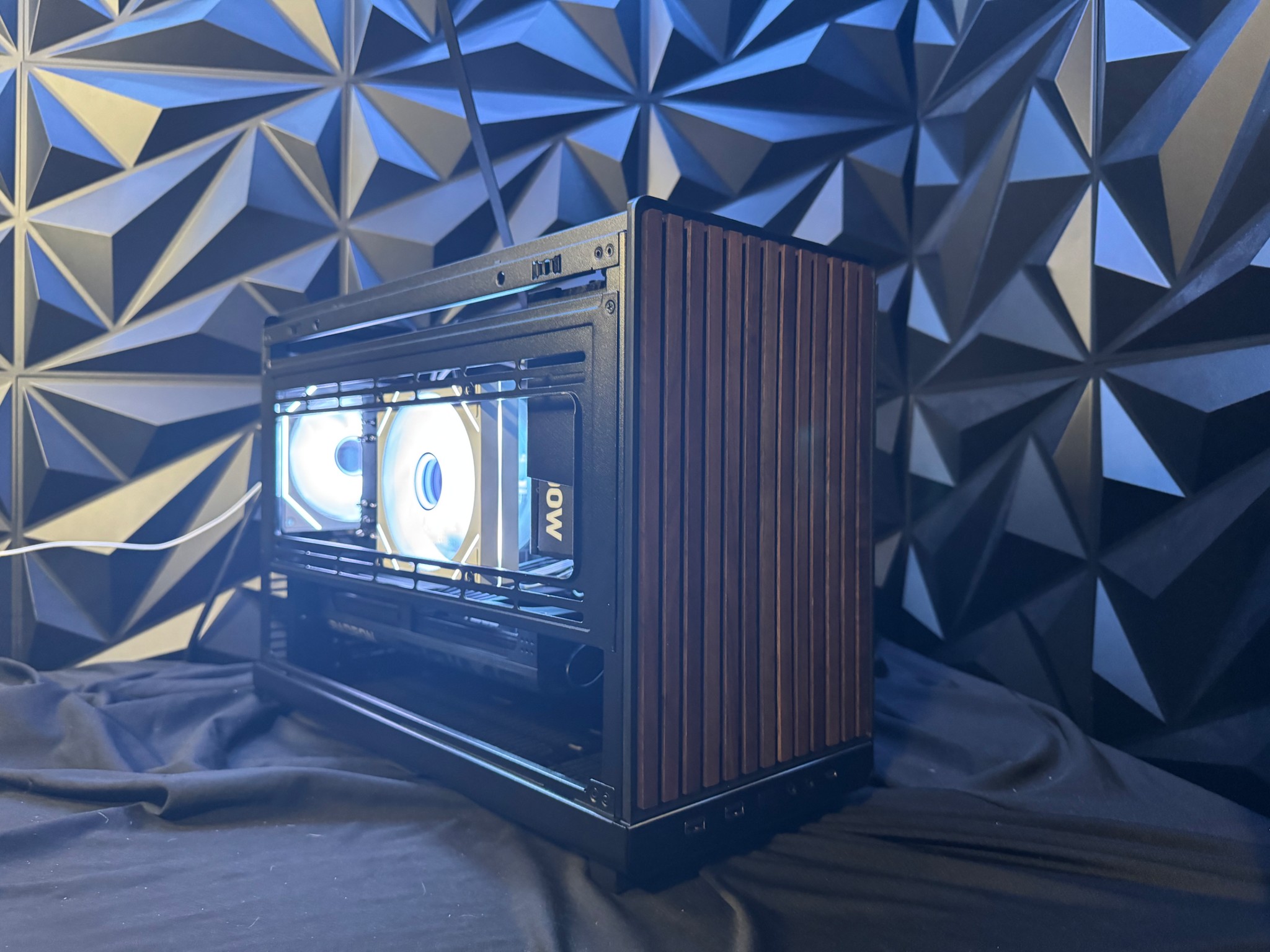 🔥 Black Wood 9696 🖤🌲 Ryzen 5 9600x | 9060XT 16GB| 32 GB DDR5 | 2 TB NVMe