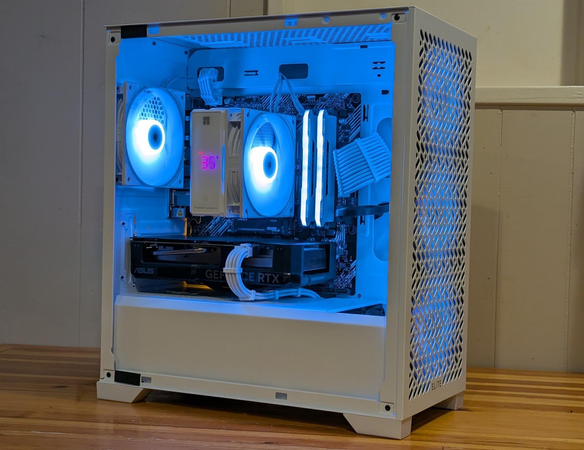 🖤🤍 Black & White 1440p / 1080p Gaming PC – Ryzen 7 3700X | RTX 4060 | 32GB DDR4 | 1TB NVMe