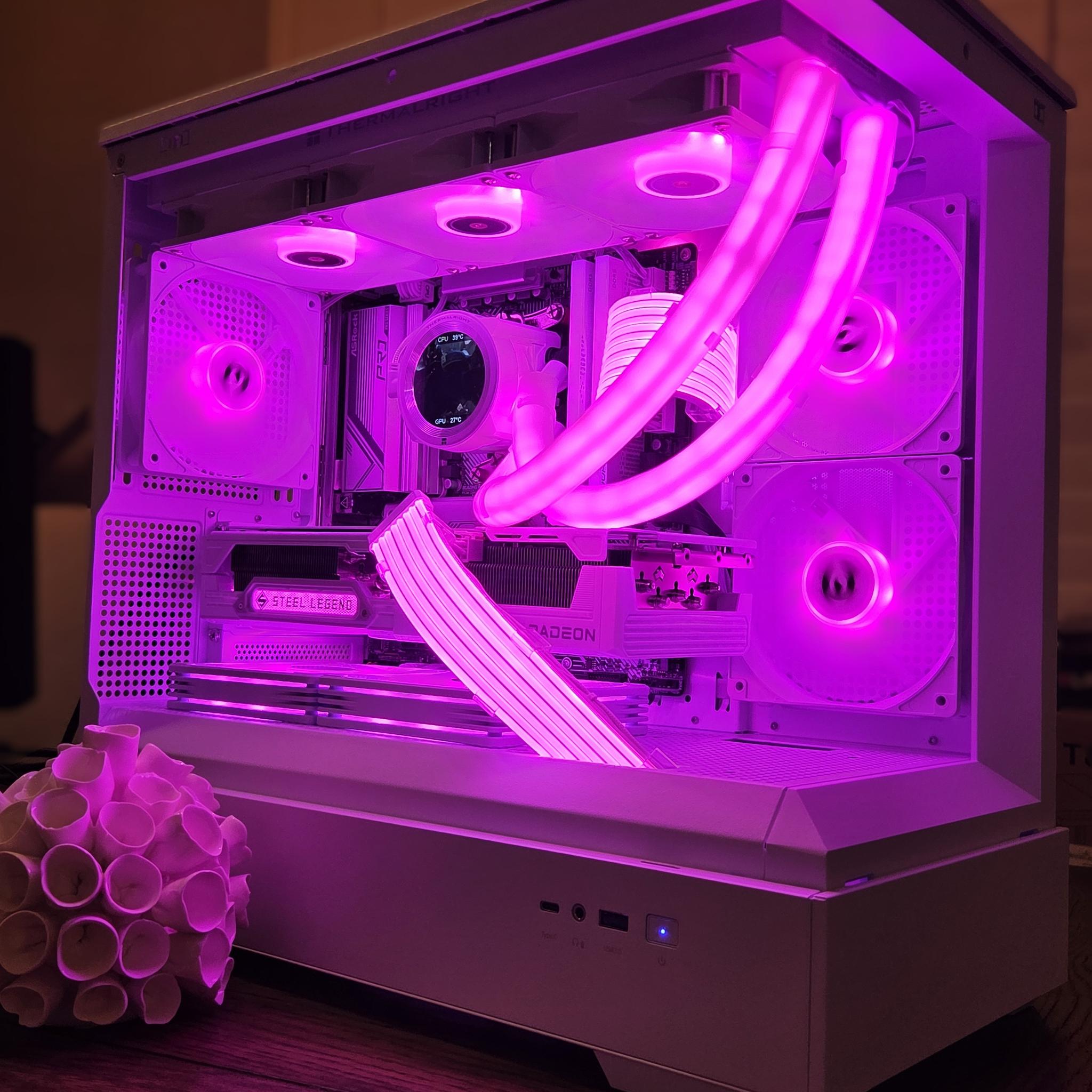 Frosty! ❄️ | RX 9070 XT Gaming PC | Ryzen 7 7700X | 32GB DDR5 | 1TB Gen4 NVMe | 2.1" LCD Display!