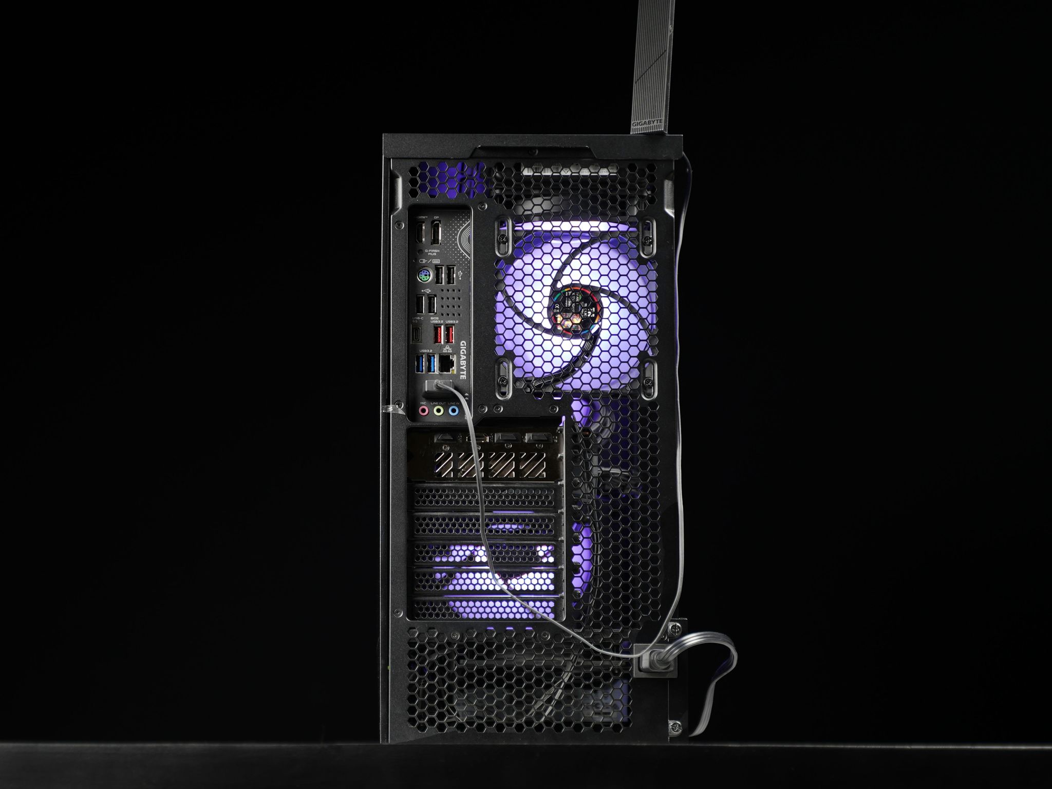 \ RF-03 / RX 9070 XT Ryzen 7 9800X3D 32GB 2TB Windows 11 4K Gaming PC Powerhouse
