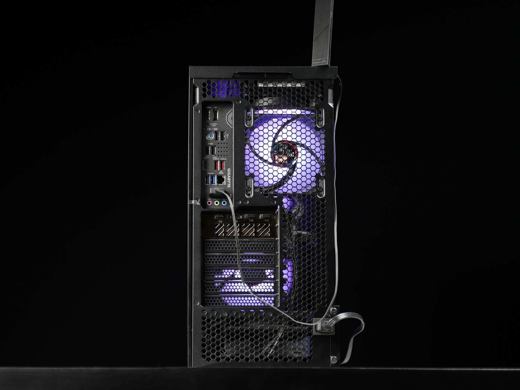 \ RF-03 / RX 9070 XT Ryzen 7 9800X3D 32GB 2TB Windows 11 4K Gaming PC Powerhouse