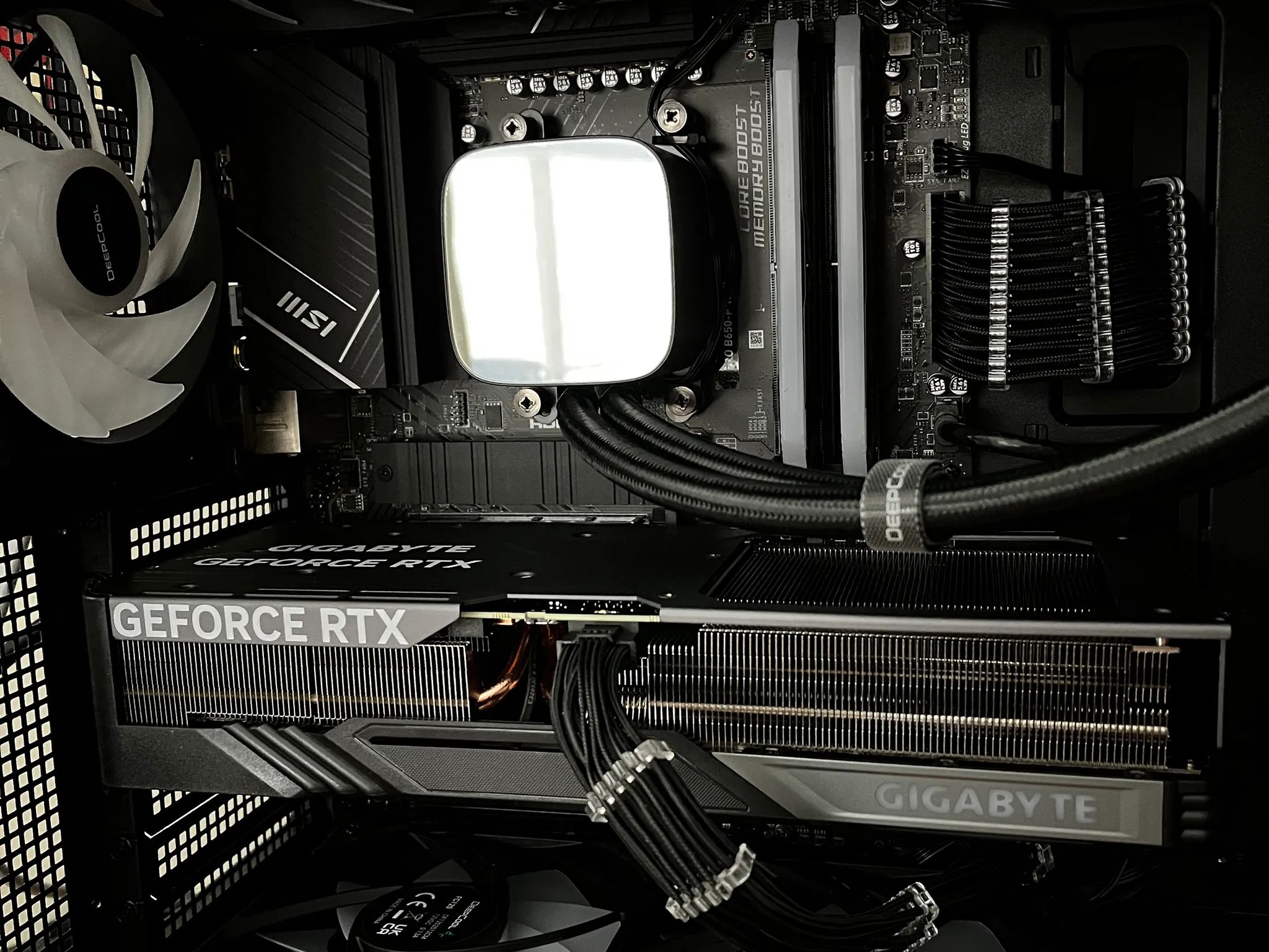 The Raven - Ryzen 5 7600X | RTX 4070 Ti OC | 32GB DDR5 @ 6000MT/s | 2TB storage | 850W PSU
