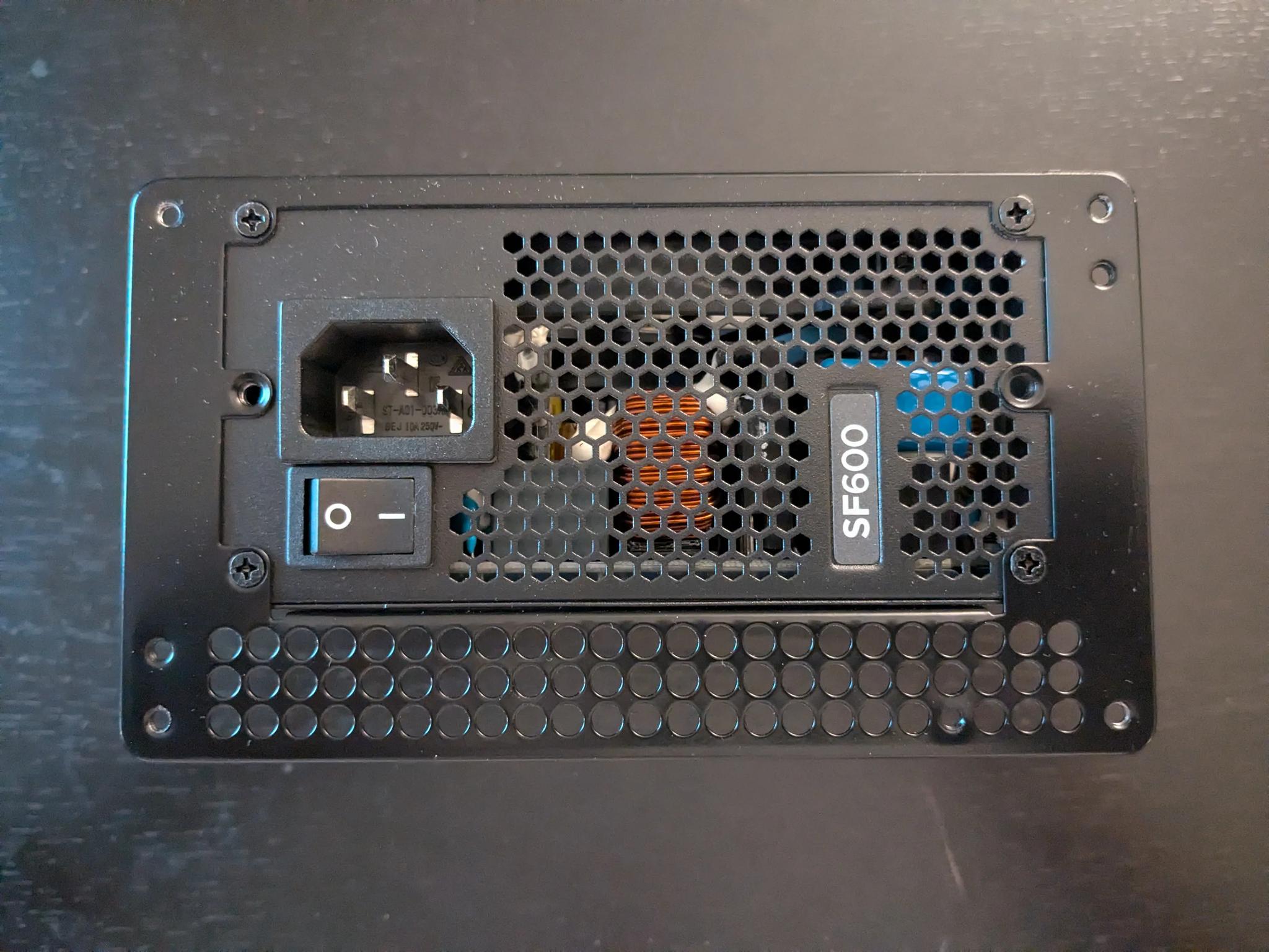 Modular 600-Watt Small Form Factor Power Supply Corsair SF600 80 PLUS® Gold Certified