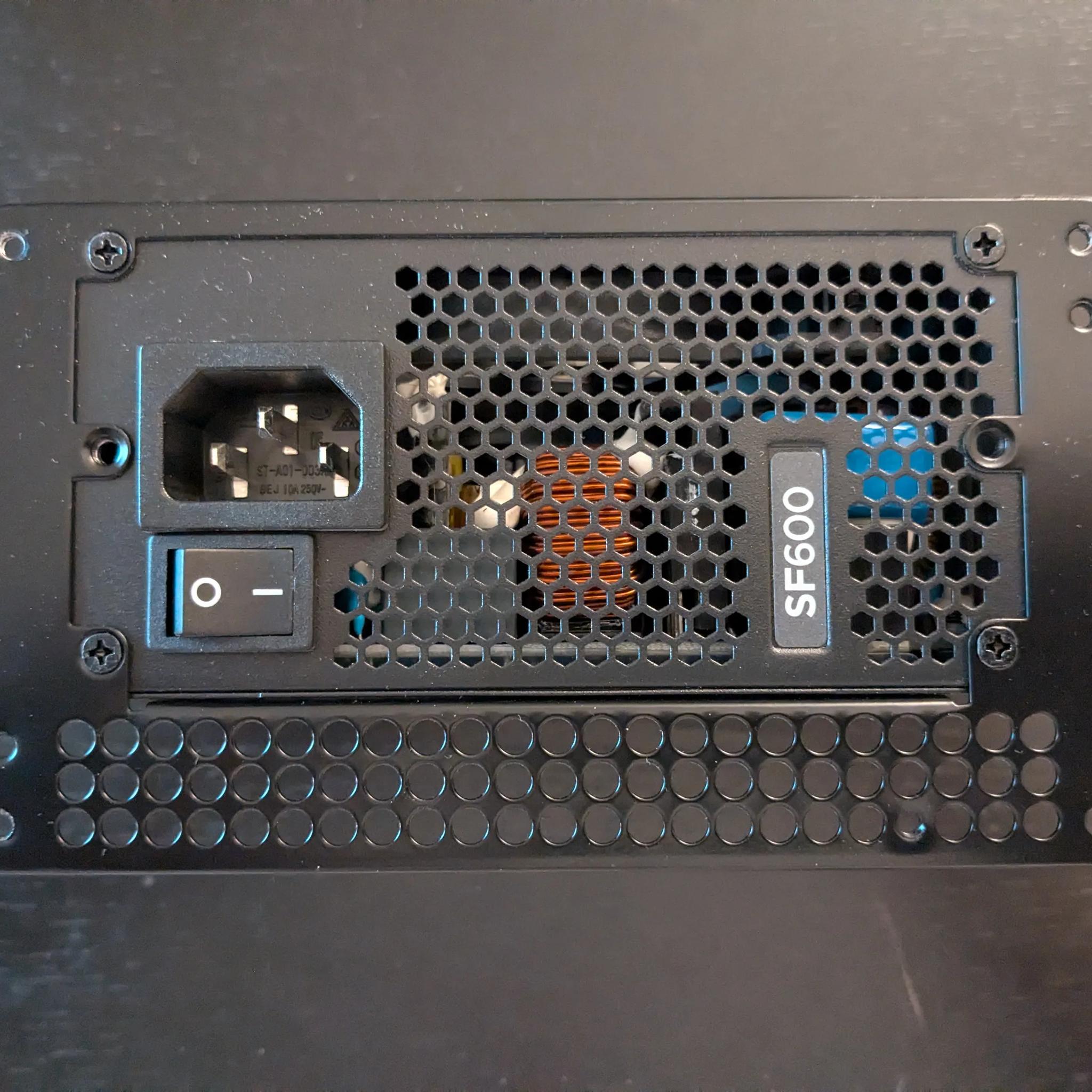 Modular 600-Watt Small Form Factor Power Supply Corsair SF600 80 PLUS® Gold Certified