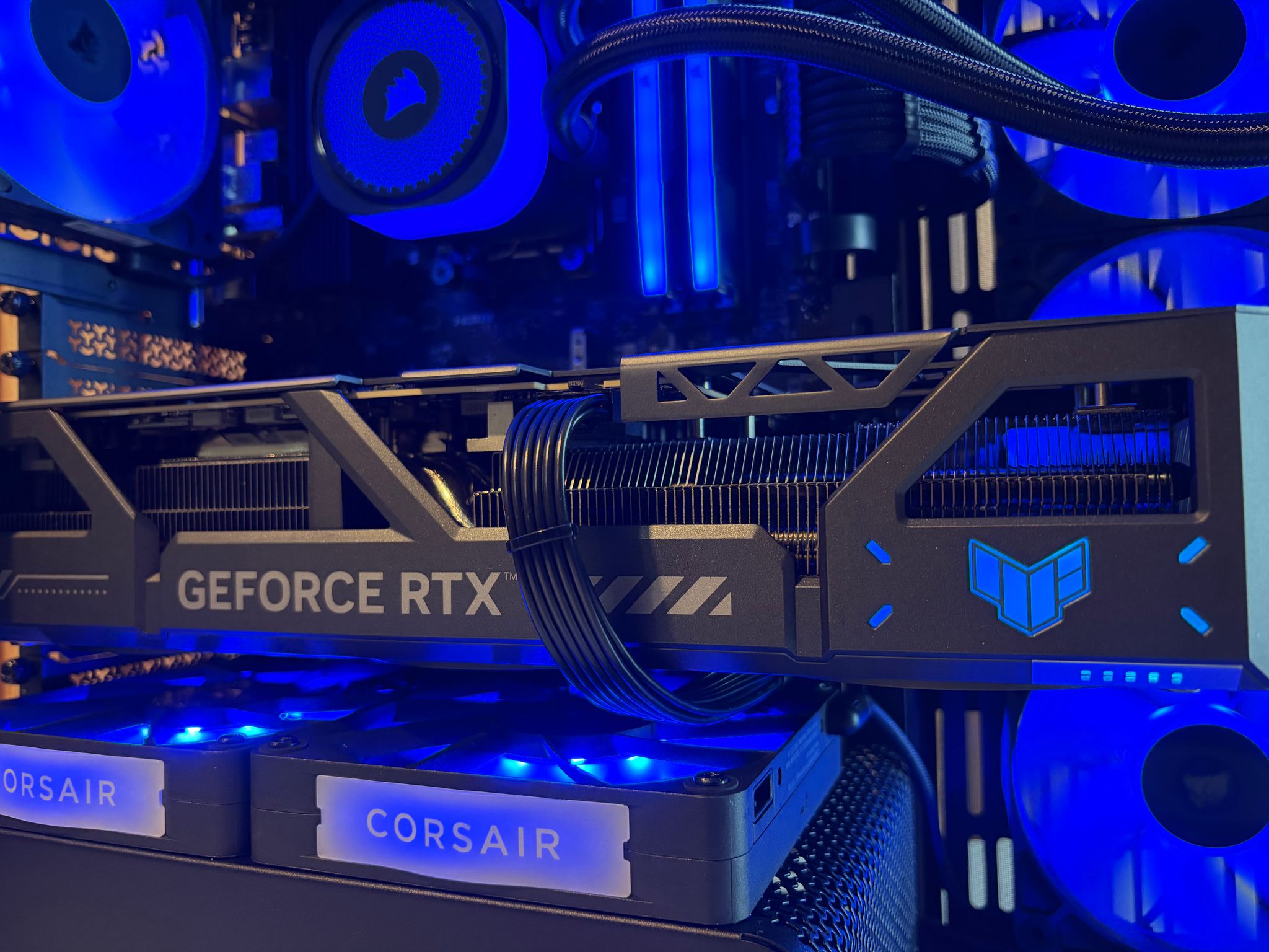 RTX 5090 | RYZEN 9 9900X3D | 64GB DDR5 | 4TB SSD | 360MM AIO