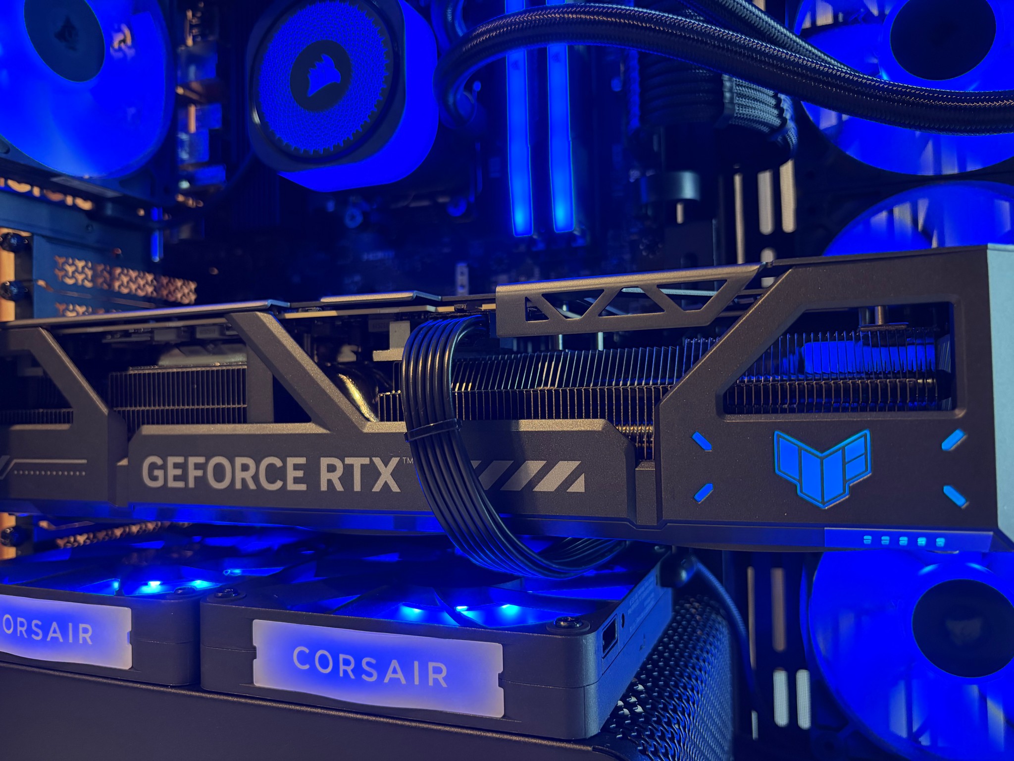 RTX 5090 | RYZEN 9 9900X3D | 64GB DDR5 | 4TB SSD | 360MM AIO