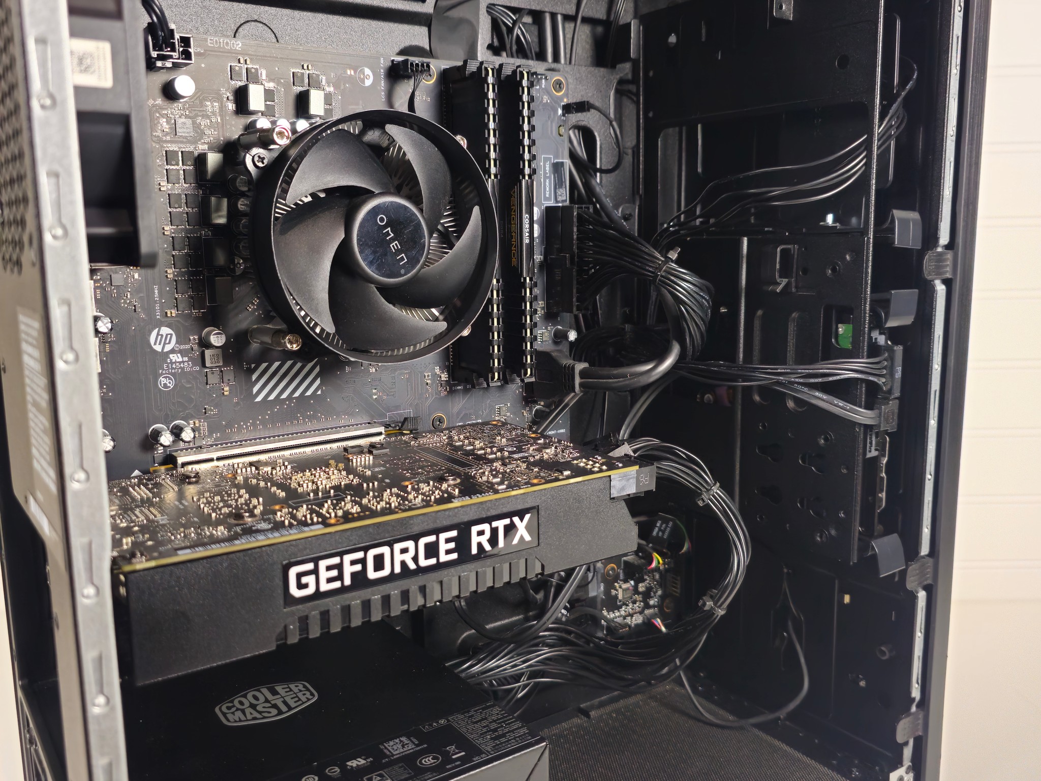 Intel 10700F, RTX 2060, 16GB RAM Gaming PC