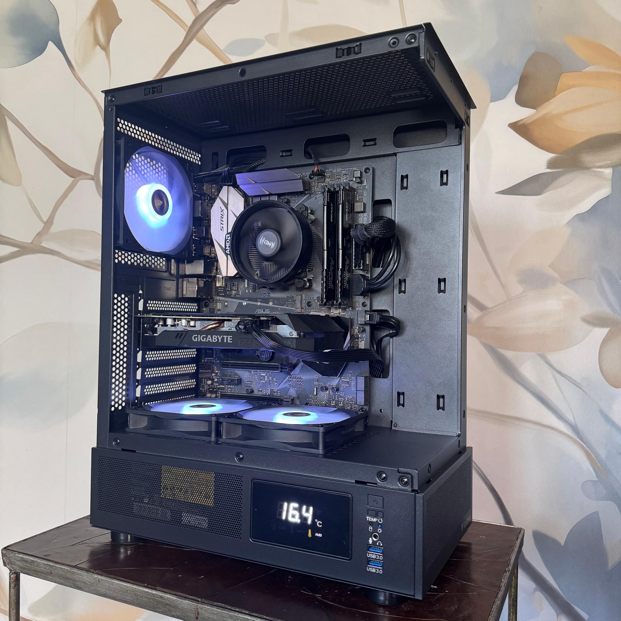 Panoramic Budget Gaming PC - GTX 1660 OC - Ryzen 5 - Temp Display - 740GB Storage