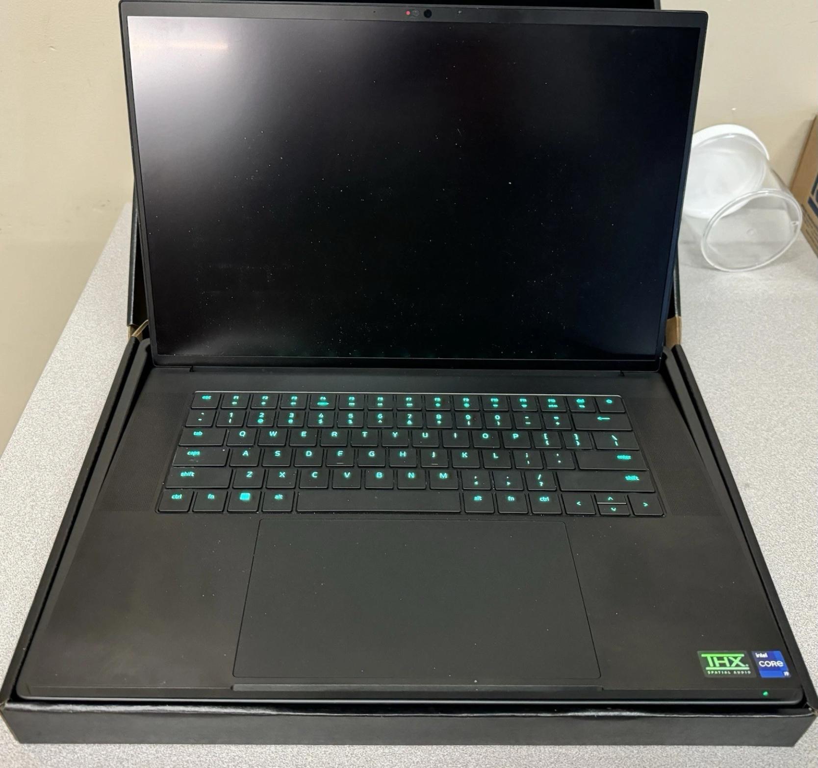 Razer Blade 16 RTX 4080 i9 13th gen