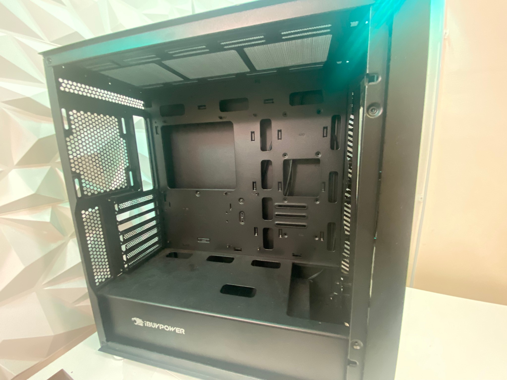 iBUYPOWER Black ATX PC Case – Mid Condition