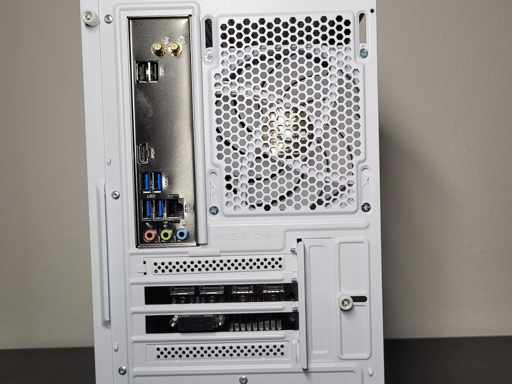 Entry White Gaming PC // Ryzen 7 1700 // GTX 1060 6GB // 16GB DDR4 // 1TB SSD // WI-FI