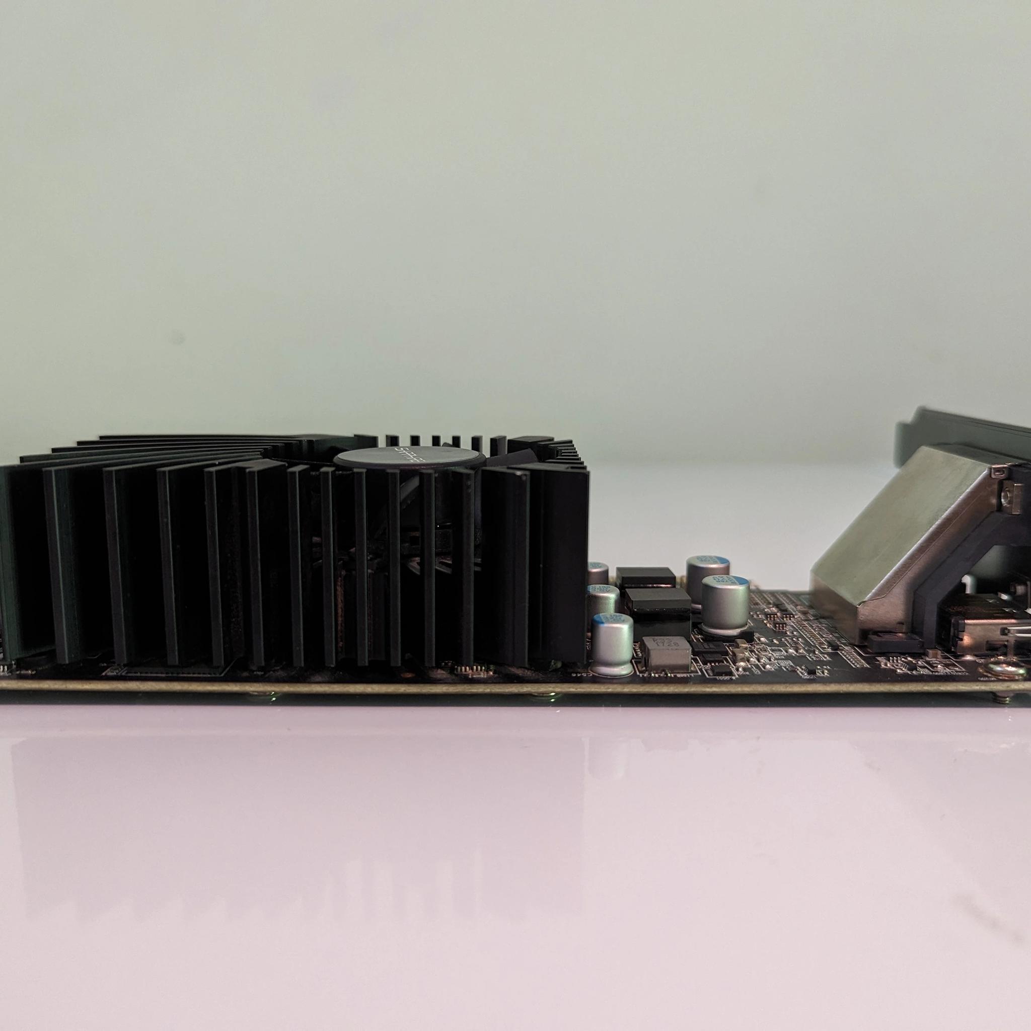 LIKE NEW || Sapphire Radeon RX 550 PULSE 4 GB Low Profile