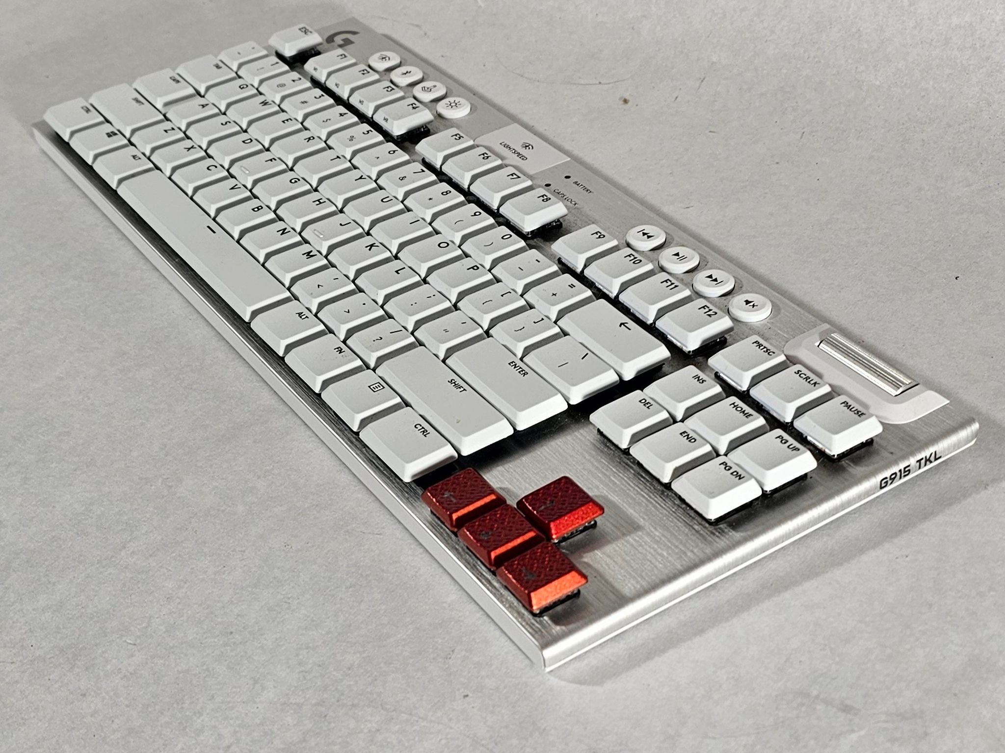 Logitech G915 TKL LIGHTSPEED Wireless RGB Mechanical Gaming Keyboard (Tactile) - White/Silver