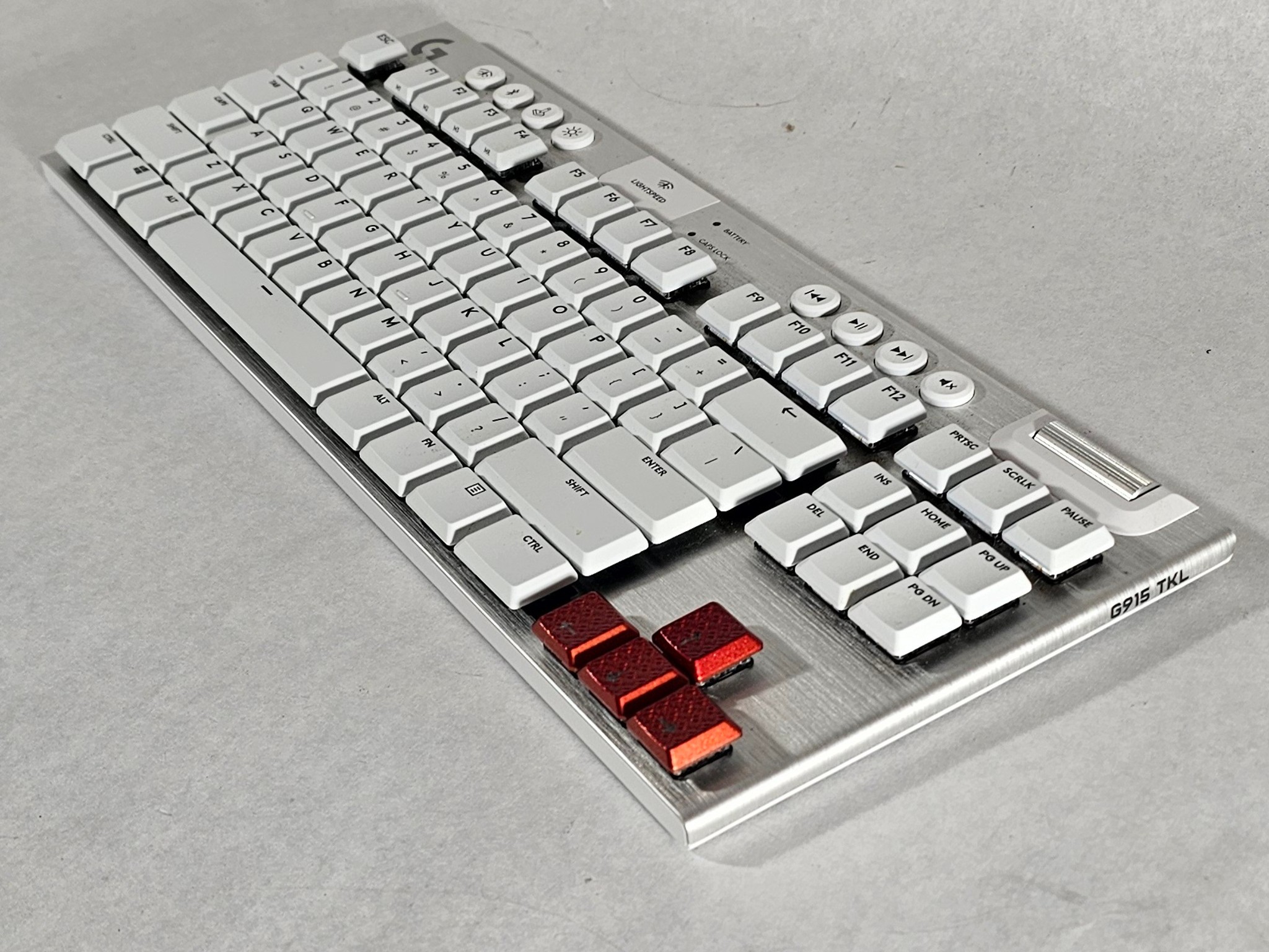 Logitech G915 TKL LIGHTSPEED Wireless RGB Mechanical Gaming Keyboard (Tactile) - White/Silver