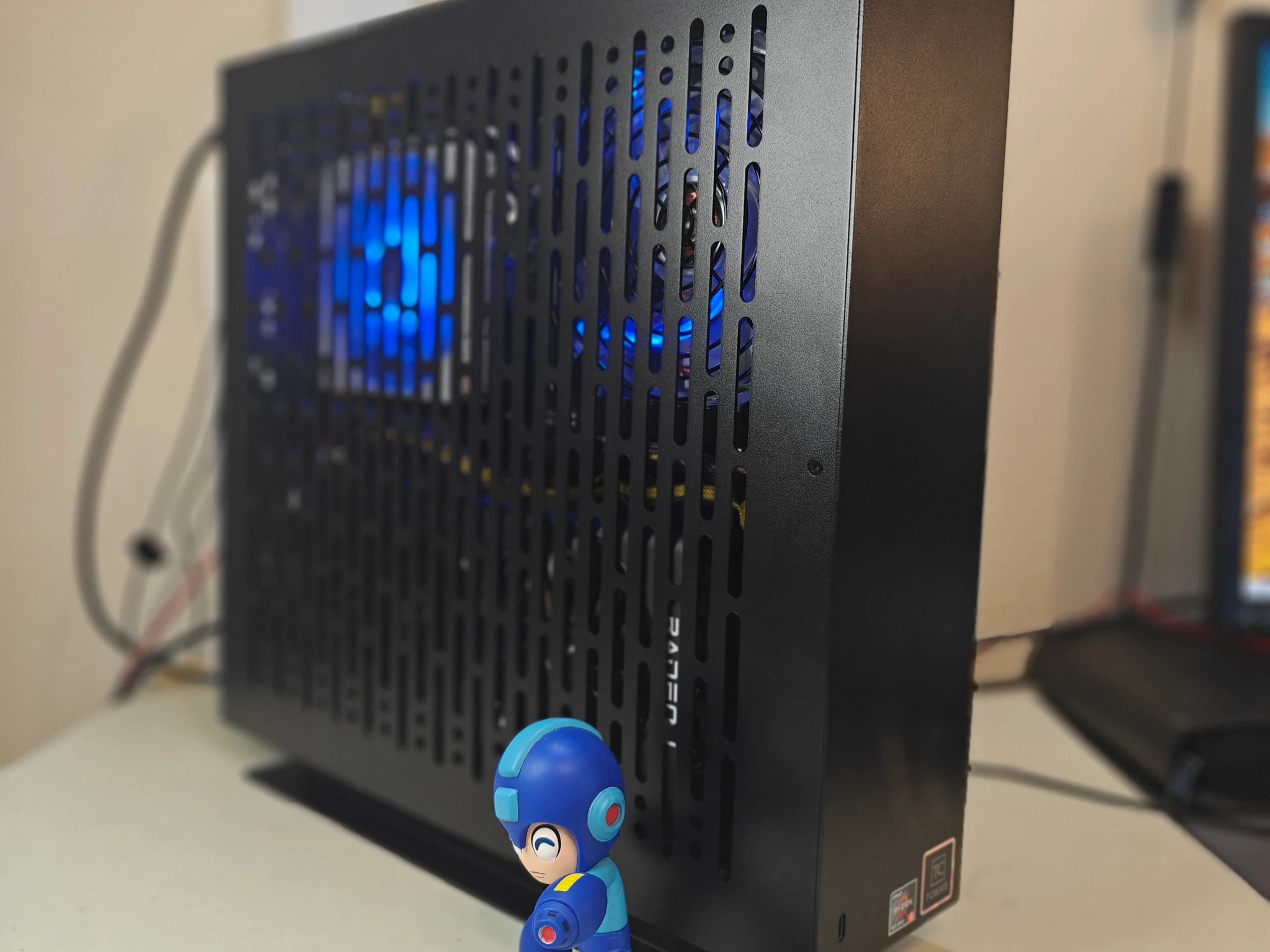 *RARE* Living Room SFF Case 🛋️🎮 | Ryzen 7600 | Radeon 6800 | 32GB DDR5 | 1TB NVMe SSD