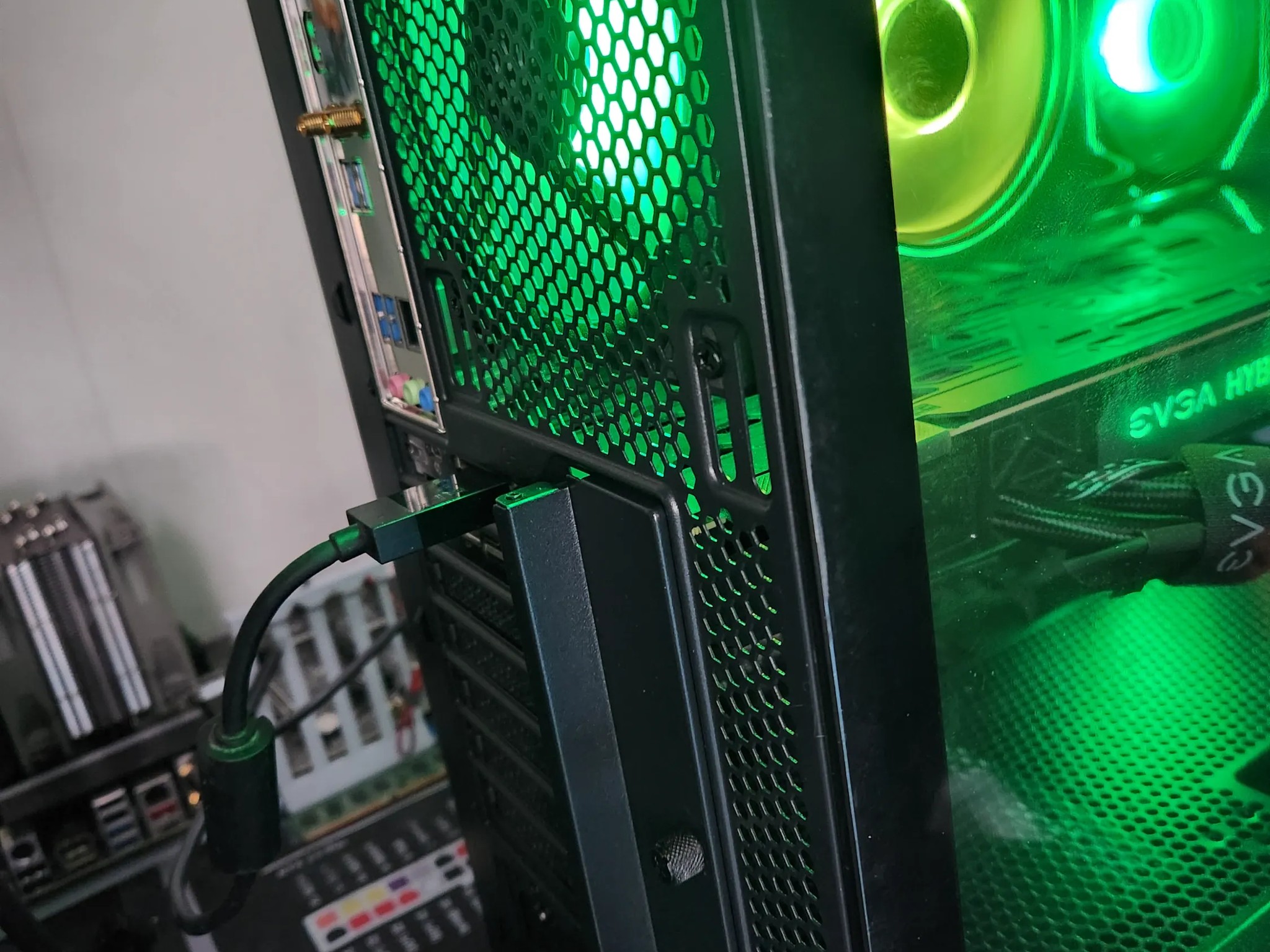 TEAM GEREN RTX 2080TI EVGA hybrid/ Ryzen 5 5600X 1440P gaming pc!
