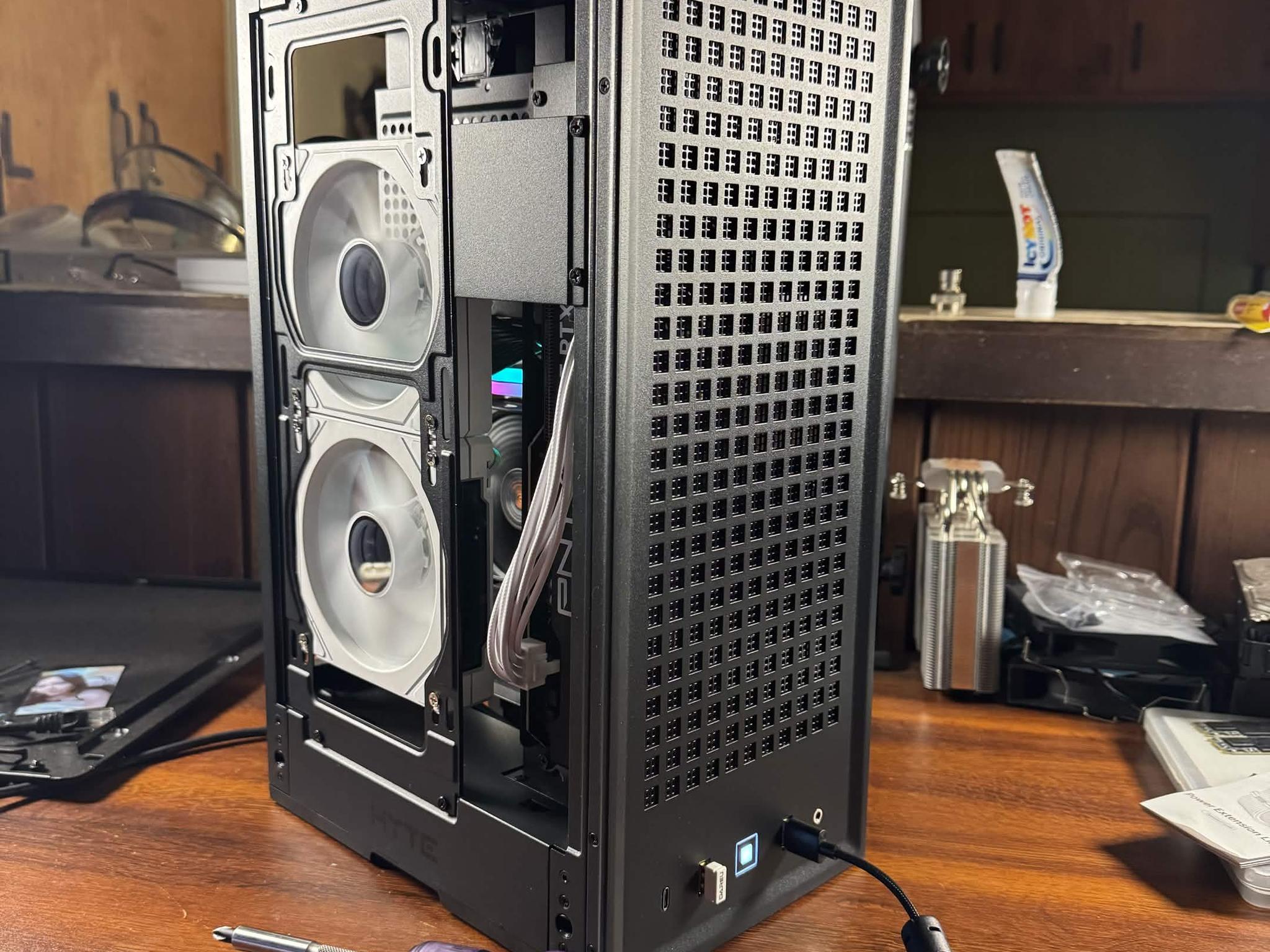 Looming Tower II | RYZEN 7 5800X3D| RTX 5060 TI 8G | 32GB DDR4 | 1TB NVME | WINDOWS 11 PRO ACTIVATED