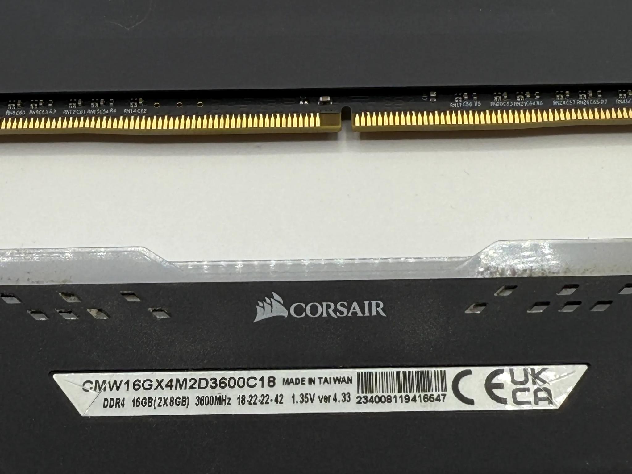 4 x 8GB Corsair Vengeance PRO RGB DDR4 3600MHz CL