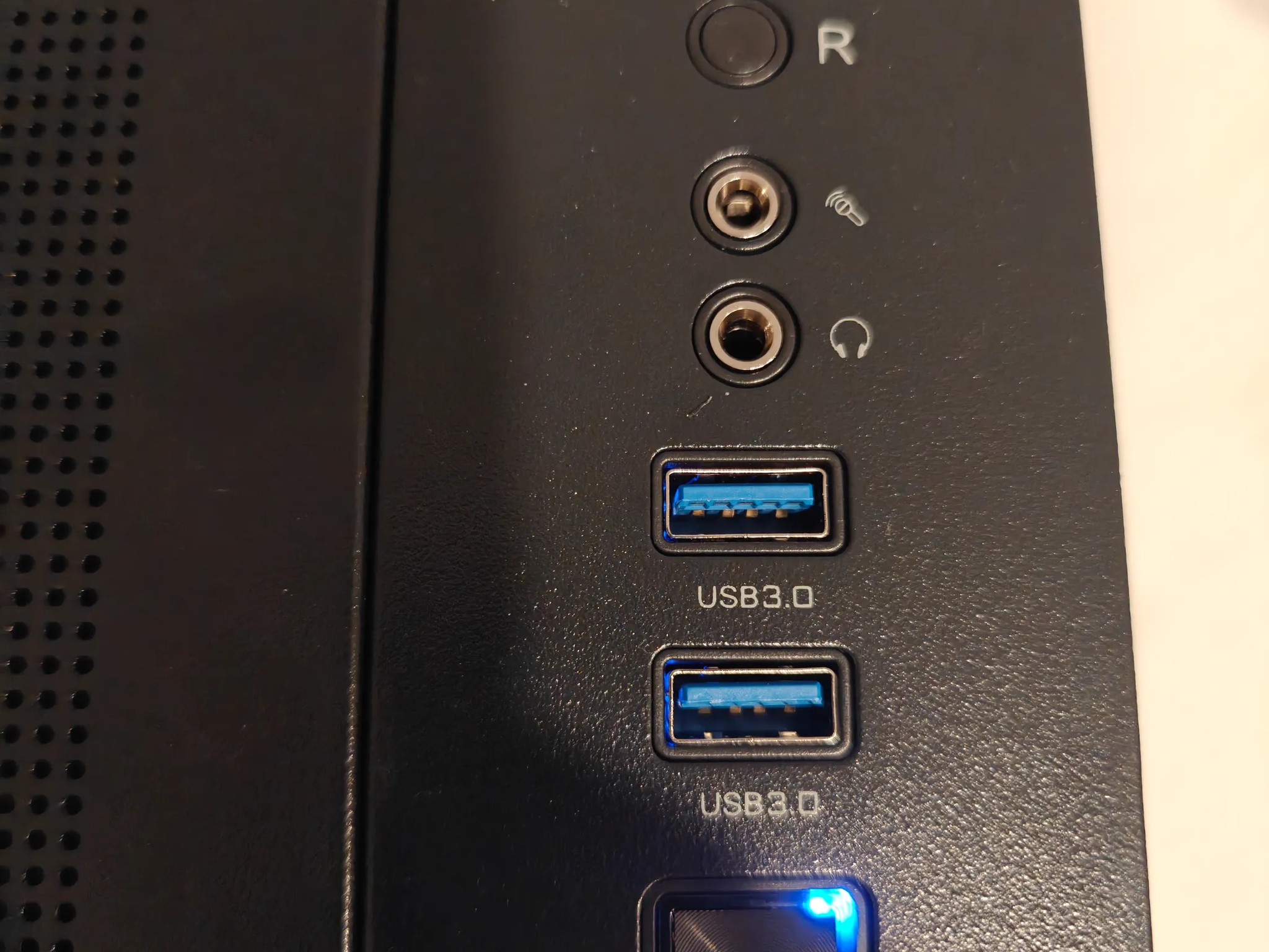 1440P - AMD Radeon RX 7800 XT - AMD Ryzen 5 9600X - 32GB DDR5 6400 RAM - 1.5TB SSD's - Premium PC