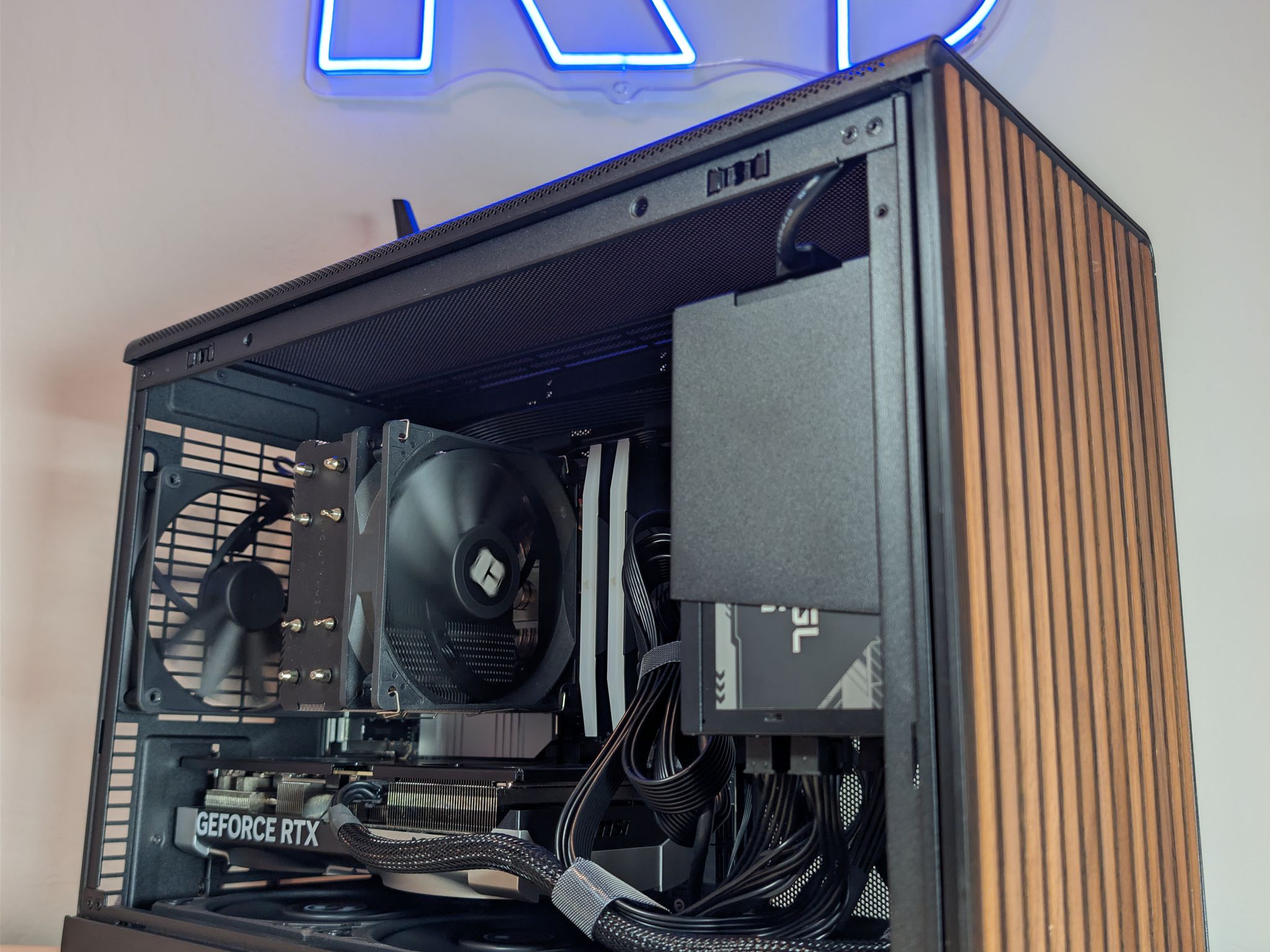 RTX 5070 // Ryzen 9600x // 32GB DDR5 // 1TB Gen4 NVMe // WiFi
