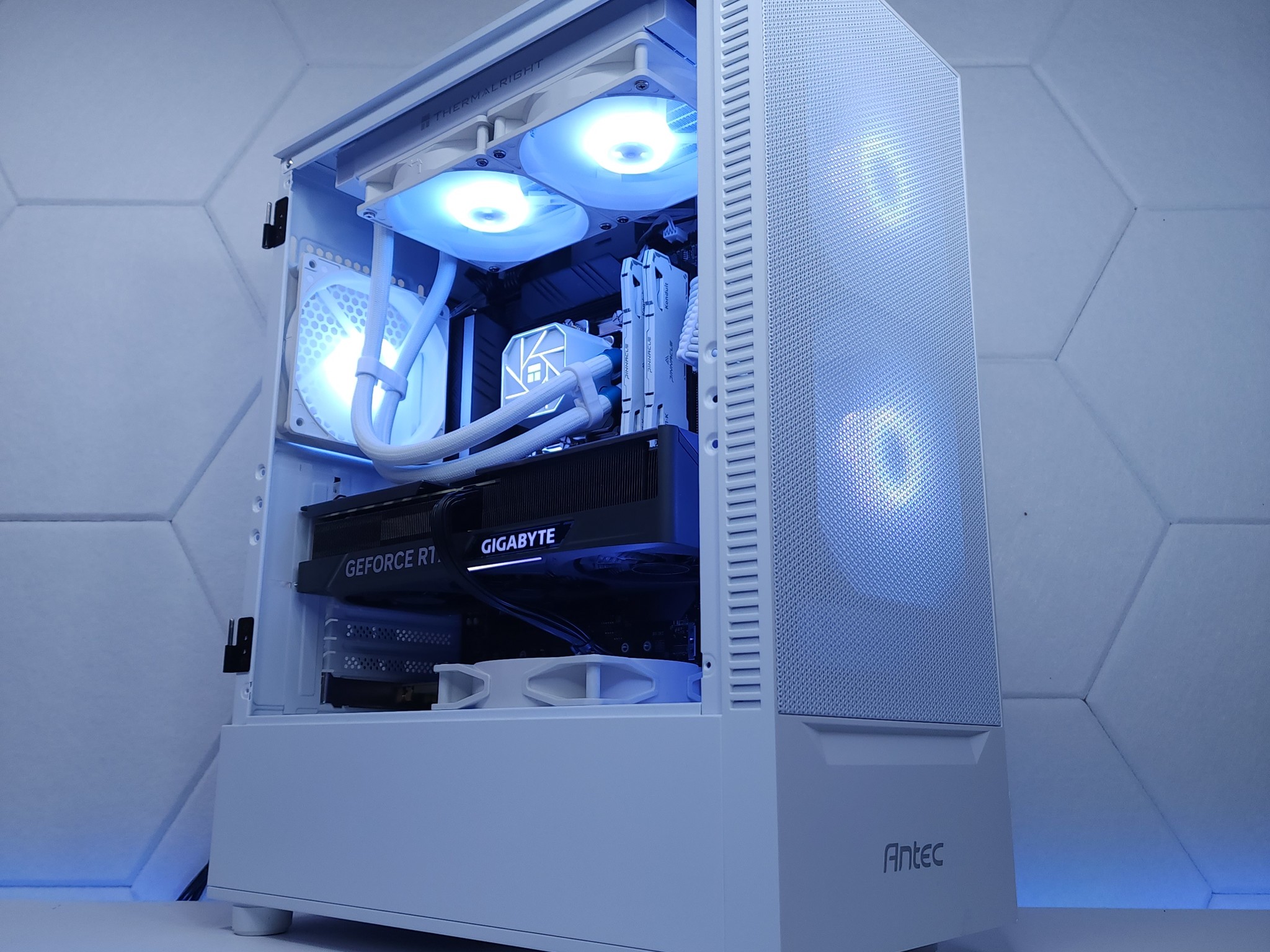 🤍🤍RTX 4070 Ti | Core i7 12700KF | 32GB 3200MHz | 1TB NVMe SSD Gen 4