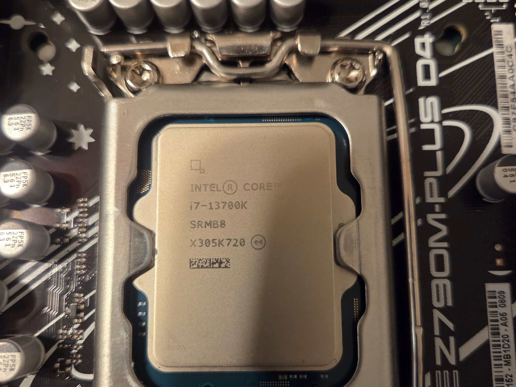 Asus prime z790m-plus d4 + i7 13700k + 16gb ddr4 ram