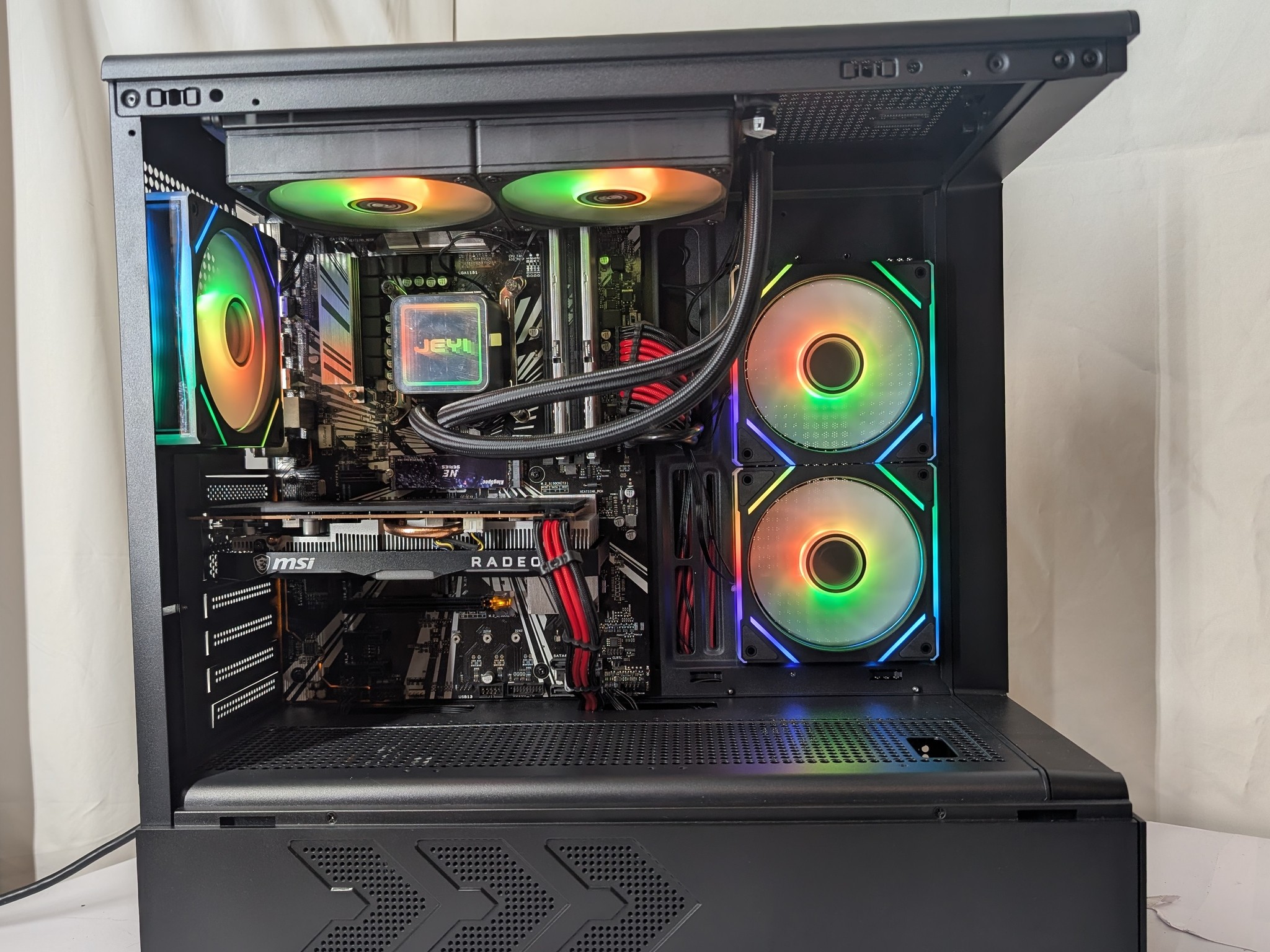 RX 6000 XT | I7 9700 | 16GB DDR4 | 650W | 500GB NVME