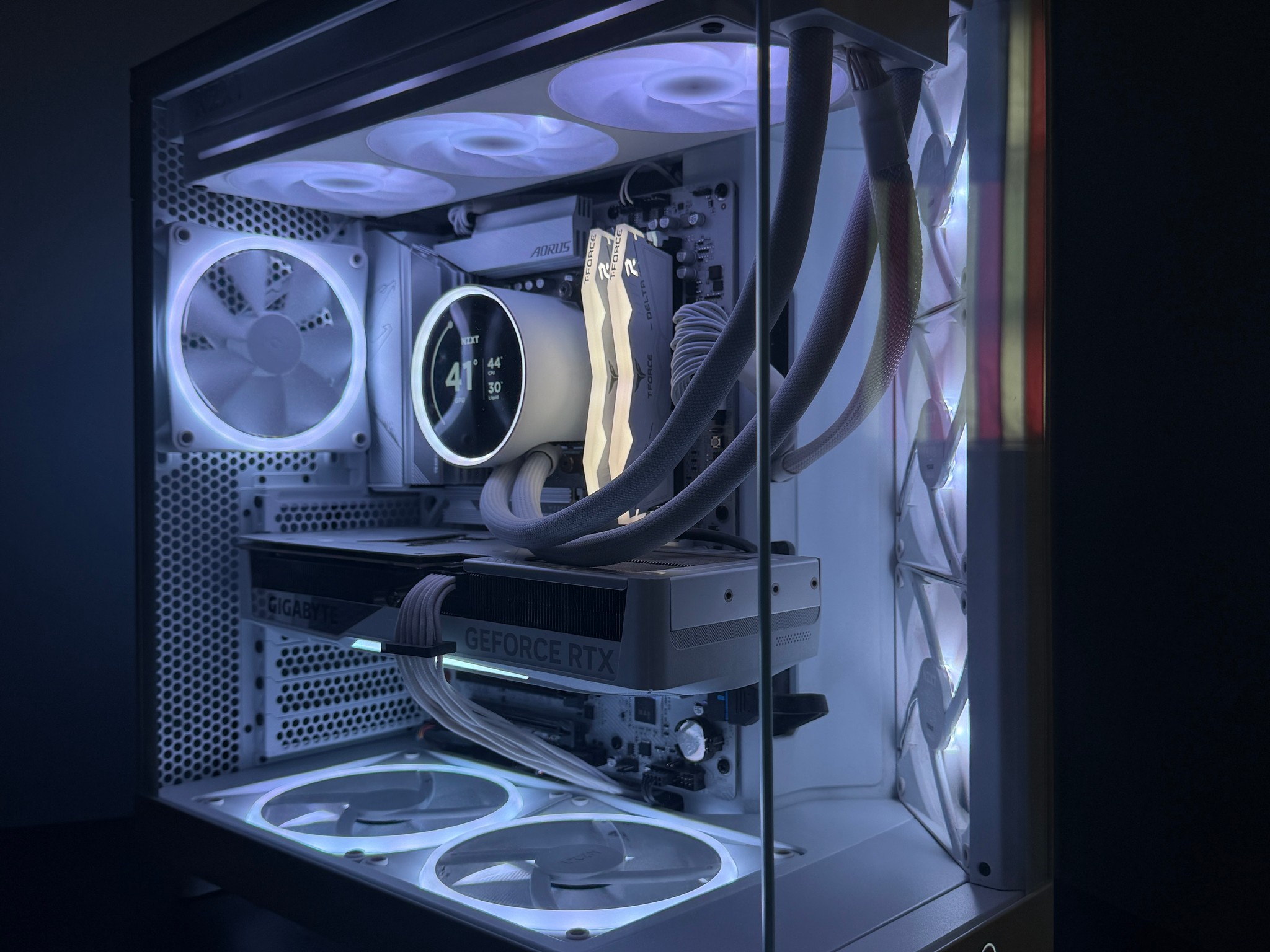 New All-White RTX 5070 Ti Gaming PC | 7800X3D | 32GB DDR5 | 2TB 990 Pro