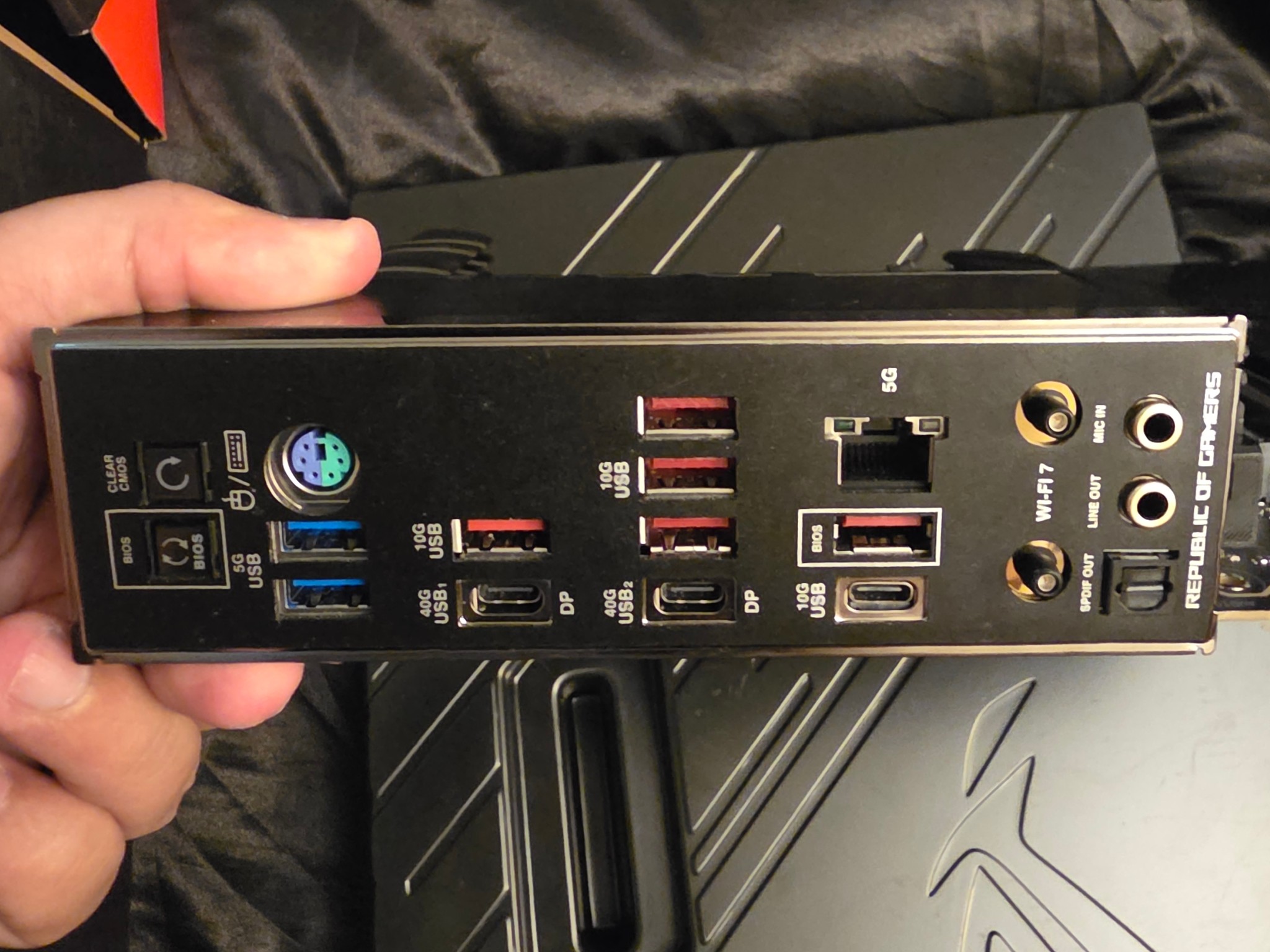Rog crosshair x870e apex