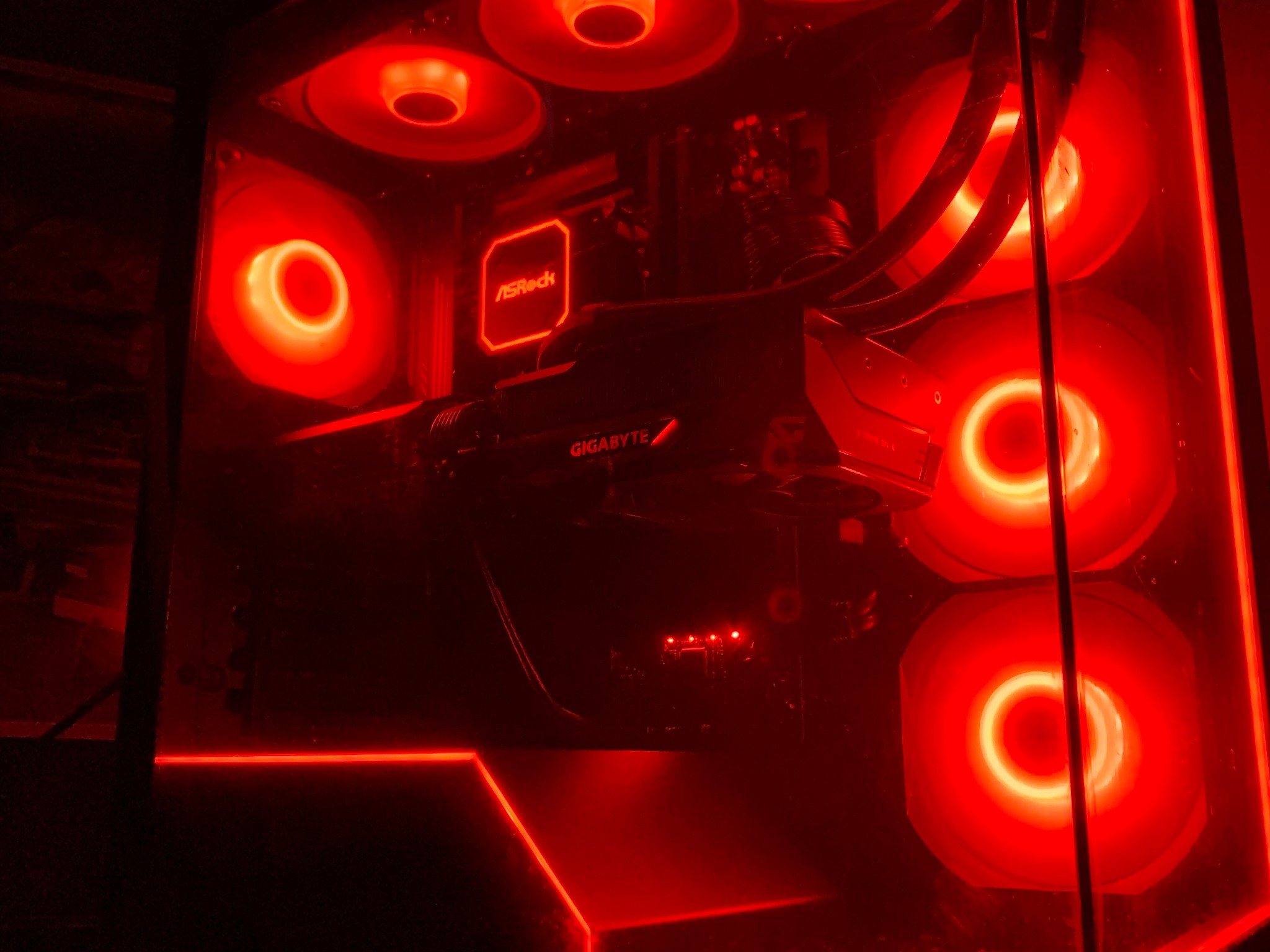 1440p Ultra | 32GB DDR5 @6400 MT/s | R7 7800x3D | RTX 5070 12GB | 1 TB SSD | 850W