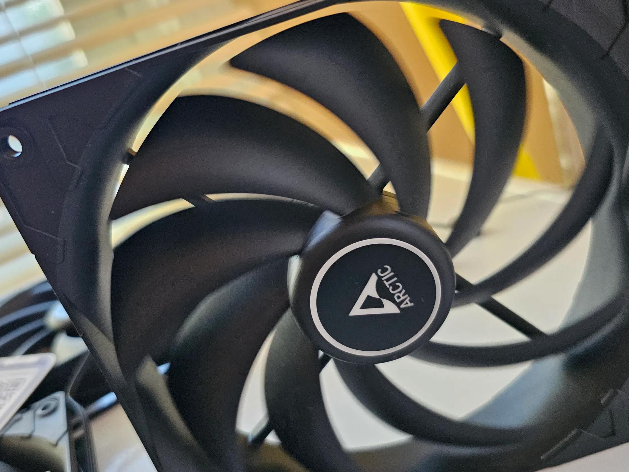 ARCTIC F14 PWM PST (5 Pack) - 140 mm Case Fans with PWM Sharing Technology (PST)
