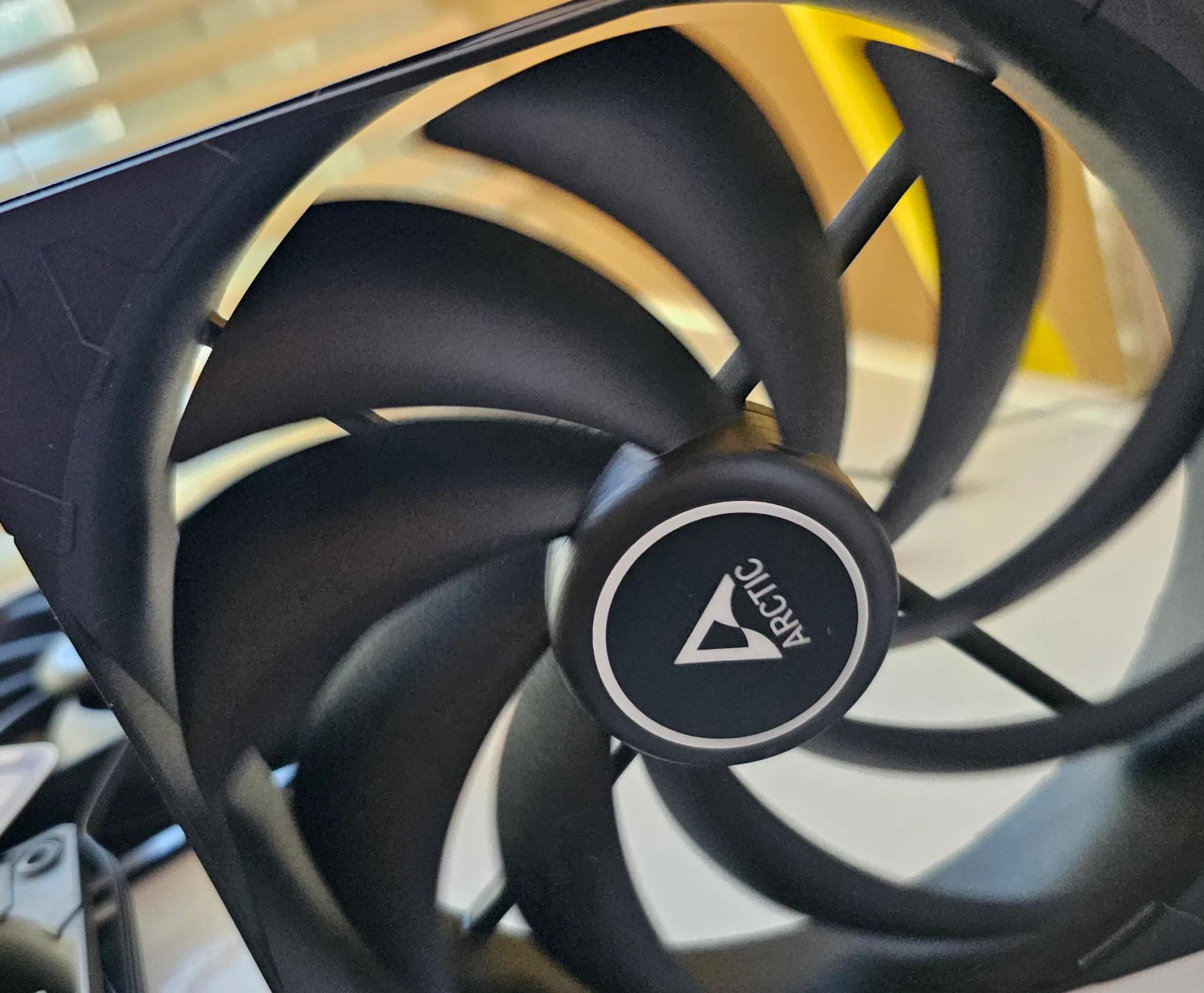 ARCTIC F14 PWM PST (5 Pack) - 140 mm Case Fans with PWM Sharing Technology (PST)