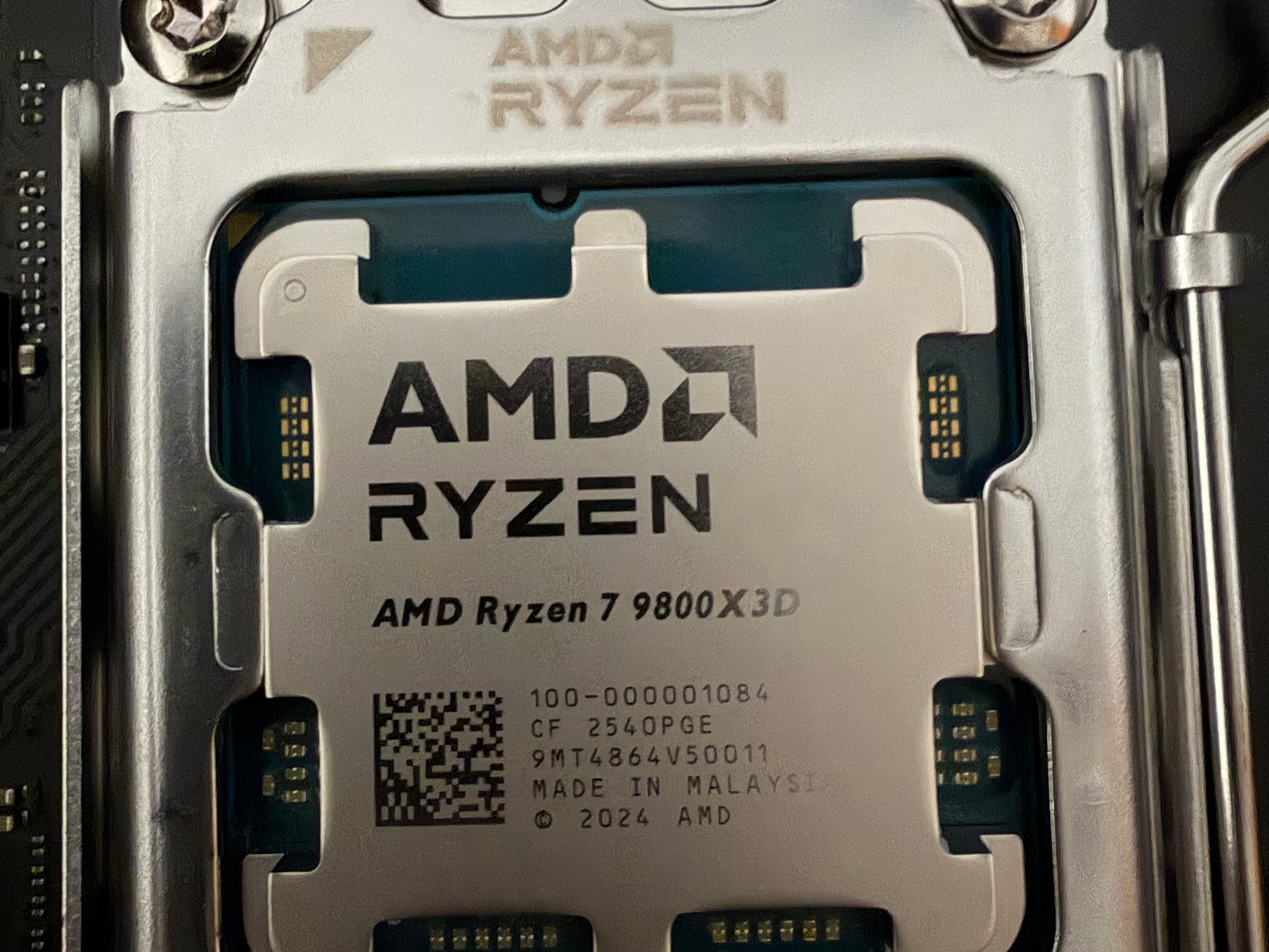 AMD 9800X3D + ROG Strix X870E-E Gaming WiFi + 64GB DDR5 RAM 6000mhz